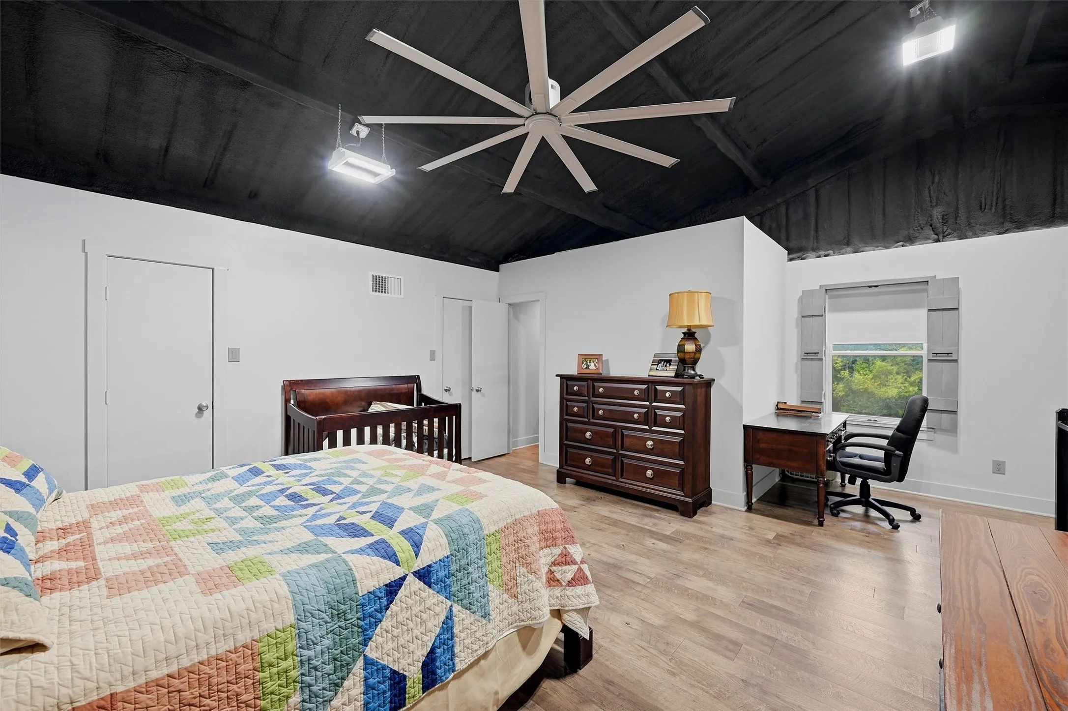Single Family Residence For Sale in Cooke County , 82 CR 2112, Gainesville, Texas 76240, 2 Bedroom, 2 Bathroom, 1 Garage spaces, 3,880 Sqft, built in 2018, mls#21368084, Real Estate Agent in Gainesville, Homes For Sale in Cooke county, Homes For Sale in Gainesville, Realtor in Gainesville Texas, Real Estate Brokerage Independent Realty Texas, Luminita Cordes Realtor