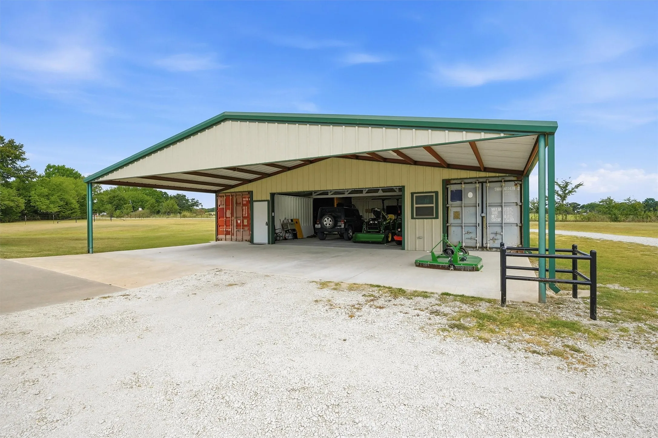 Single Family Residence For Sale in Cooke County , 82 CR 2112, Gainesville, Texas 76240, 2 Bedroom, 2 Bathroom, 1 Garage spaces, 3,880 Sqft, built in 2018, mls#21368084, Real Estate Agent in Gainesville, Homes For Sale in Cooke county, Homes For Sale in Gainesville, Realtor in Gainesville Texas, Real Estate Brokerage Independent Realty Texas, Luminita Cordes Realtor