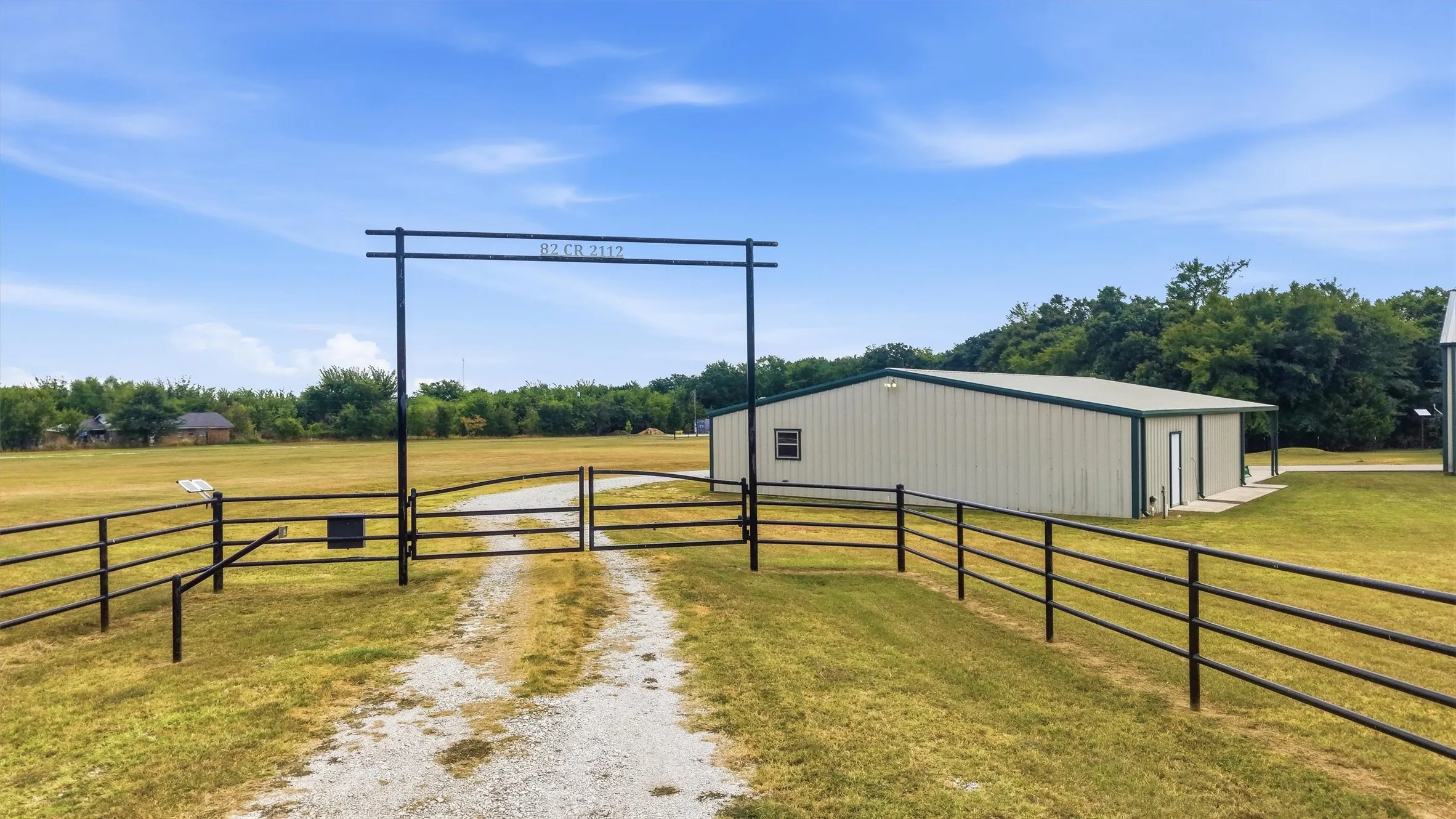 Single Family Residence For Sale in Cooke County , 82 CR 2112, Gainesville, Texas 76240, 2 Bedroom, 2 Bathroom, 1 Garage spaces, 3,880 Sqft, built in 2018, mls#21368084, Real Estate Agent in Gainesville, Homes For Sale in Cooke county, Homes For Sale in Gainesville, Realtor in Gainesville Texas, Real Estate Brokerage Independent Realty Texas, Luminita Cordes Realtor