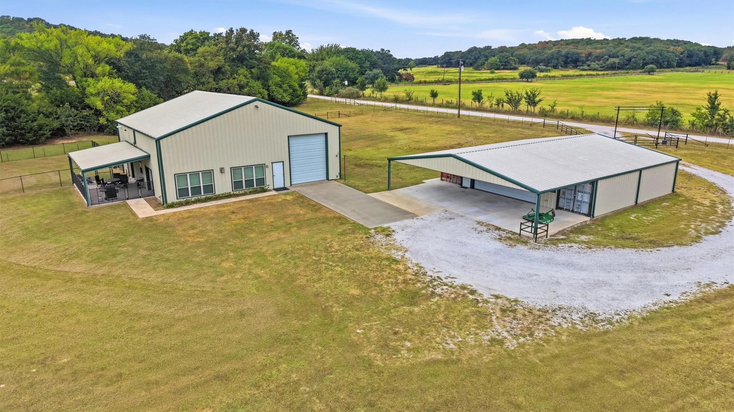 Single Family Residence For Sale in Cooke County , 82 CR 2112, Gainesville, Texas 76240, 2 Bedroom, 2 Bathroom, 1 Garage spaces, 3,880 Sqft, built in 2018, mls#21368084, Real Estate Agent in Gainesville, Homes For Sale in Cooke county, Homes For Sale in Gainesville, Realtor in Gainesville Texas, Real Estate Brokerage Independent Realty Texas, Luminita Cordes Realtor
