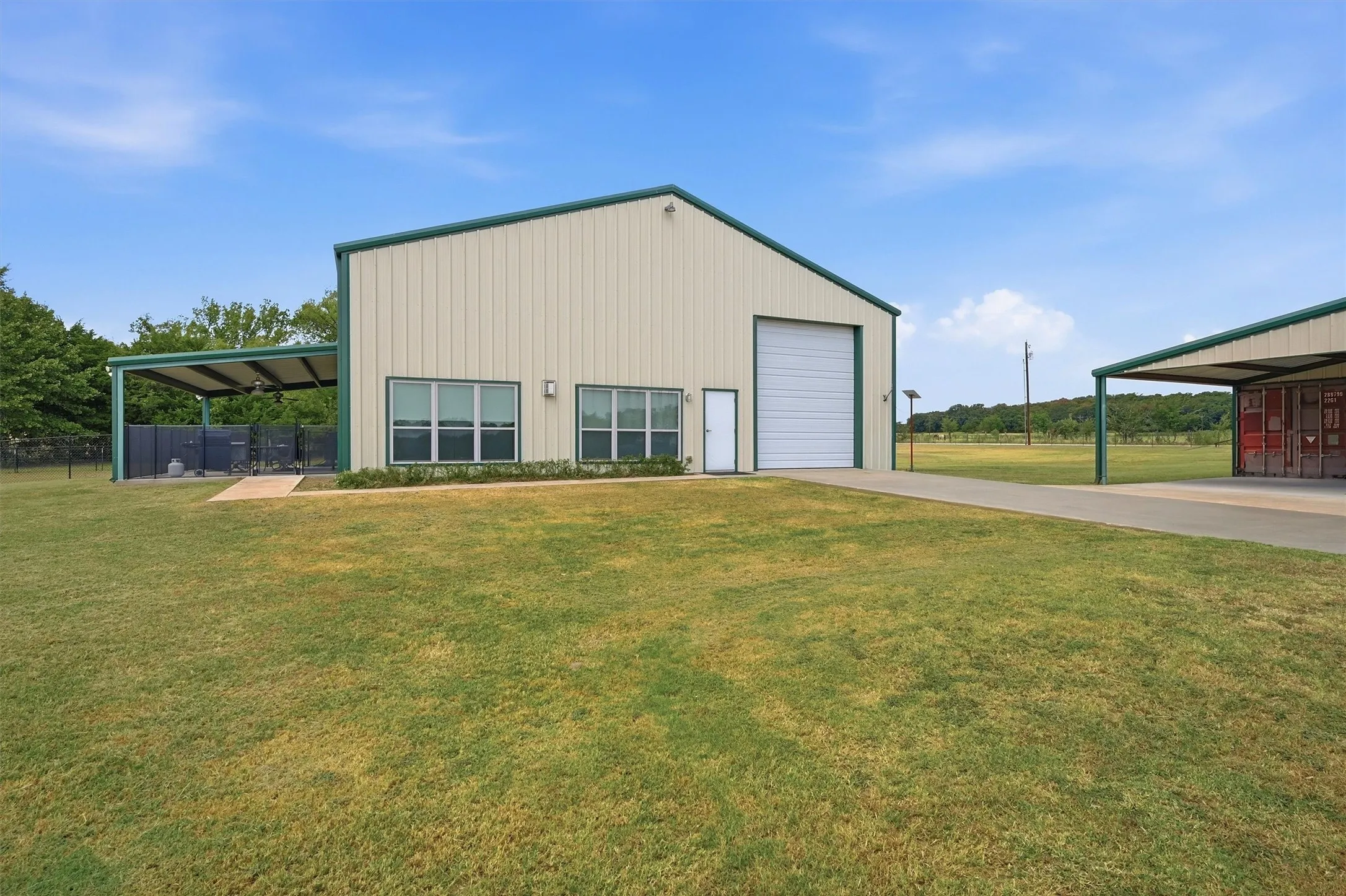 Single Family Residence For Sale in Cooke County , 82 CR 2112, Gainesville, Texas 76240, 2 Bedroom, 2 Bathroom, 1 Garage spaces, 3,880 Sqft, built in 2018, mls#21368084, Real Estate Agent in Gainesville, Homes For Sale in Cooke county, Homes For Sale in Gainesville, Realtor in Gainesville Texas, Real Estate Brokerage Independent Realty Texas, Luminita Cordes Realtor
