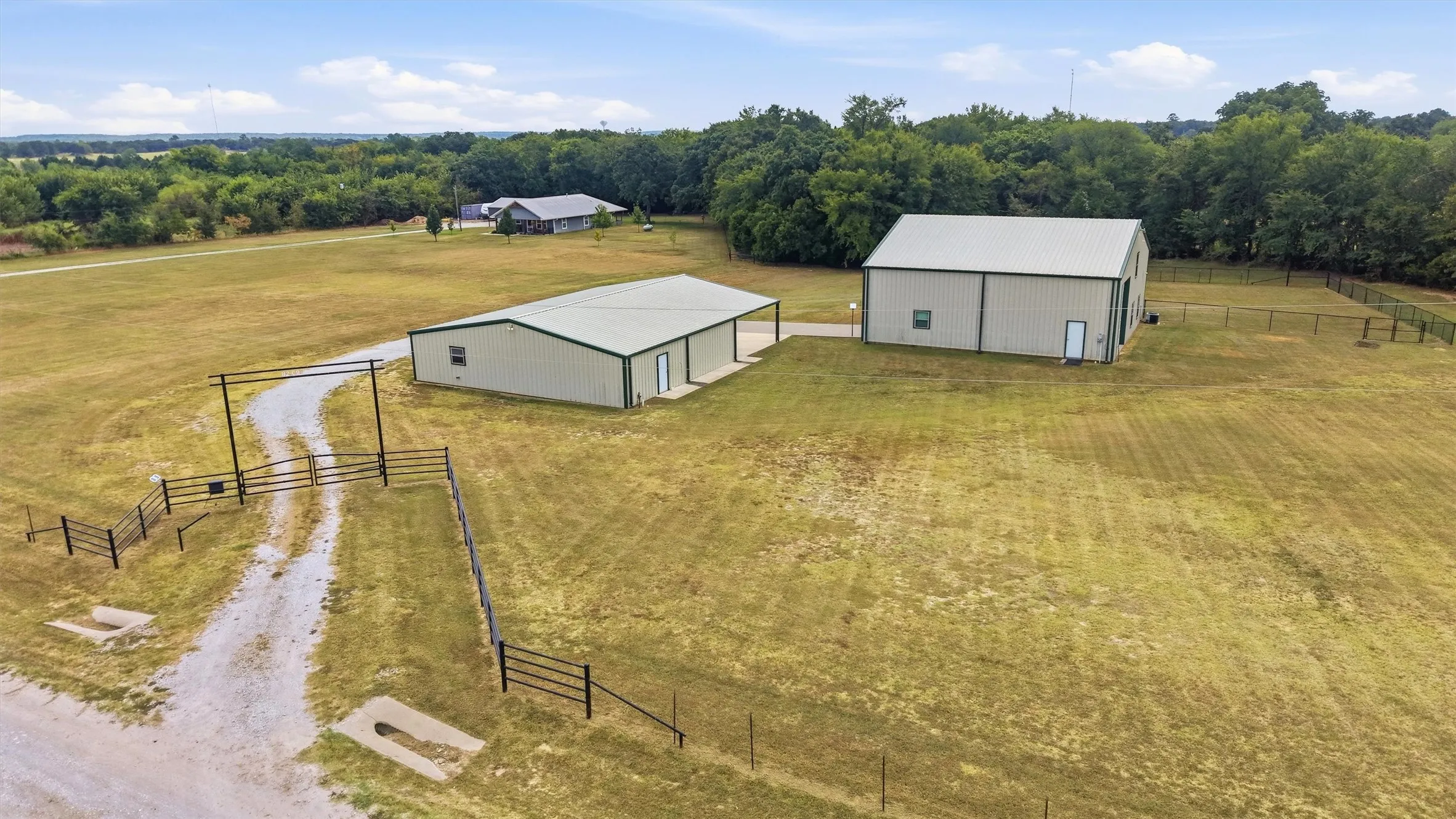 Single Family Residence For Sale in Cooke County , 82 CR 2112, Gainesville, Texas 76240, 2 Bedroom, 2 Bathroom, 1 Garage spaces, 3,880 Sqft, built in 2018, mls#21368084, Real Estate Agent in Gainesville, Homes For Sale in Cooke county, Homes For Sale in Gainesville, Realtor in Gainesville Texas, Real Estate Brokerage Independent Realty Texas, Luminita Cordes Realtor
