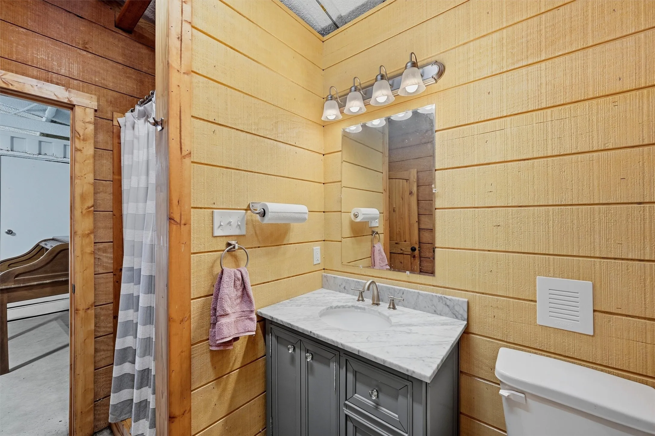Single Family Residence For Sale in Cooke County , 82 CR 2112, Gainesville, Texas 76240, 2 Bedroom, 2 Bathroom, 1 Garage spaces, 3,880 Sqft, built in 2018, mls#21368084, Real Estate Agent in Gainesville, Homes For Sale in Cooke county, Homes For Sale in Gainesville, Realtor in Gainesville Texas, Real Estate Brokerage Independent Realty Texas, Luminita Cordes Realtor