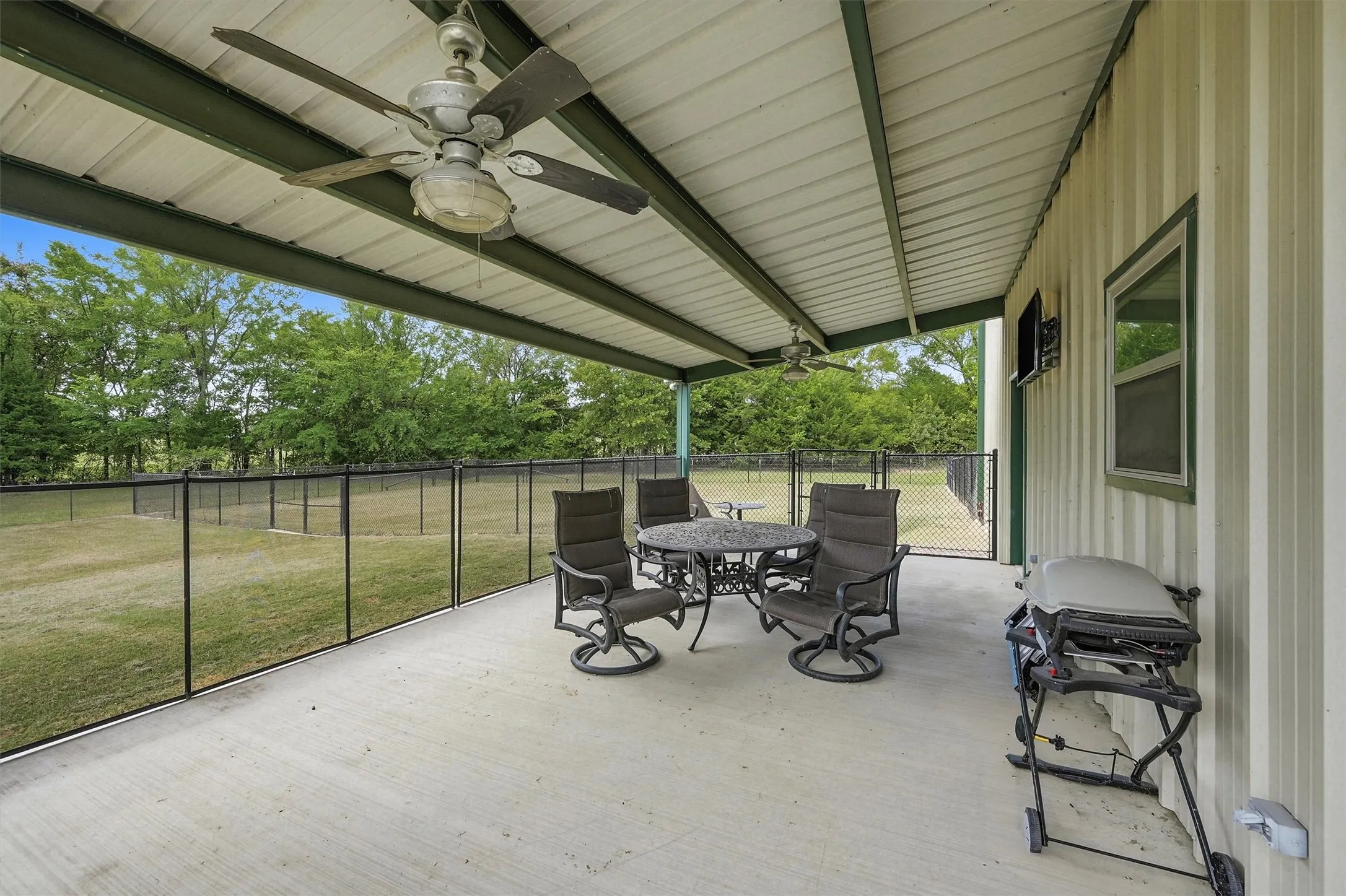 Single Family Residence For Sale in Cooke County , 82 CR 2112, Gainesville, Texas 76240, 2 Bedroom, 2 Bathroom, 1 Garage spaces, 3,880 Sqft, built in 2018, mls#21368084, Real Estate Agent in Gainesville, Homes For Sale in Cooke county, Homes For Sale in Gainesville, Realtor in Gainesville Texas, Real Estate Brokerage Independent Realty Texas, Luminita Cordes Realtor