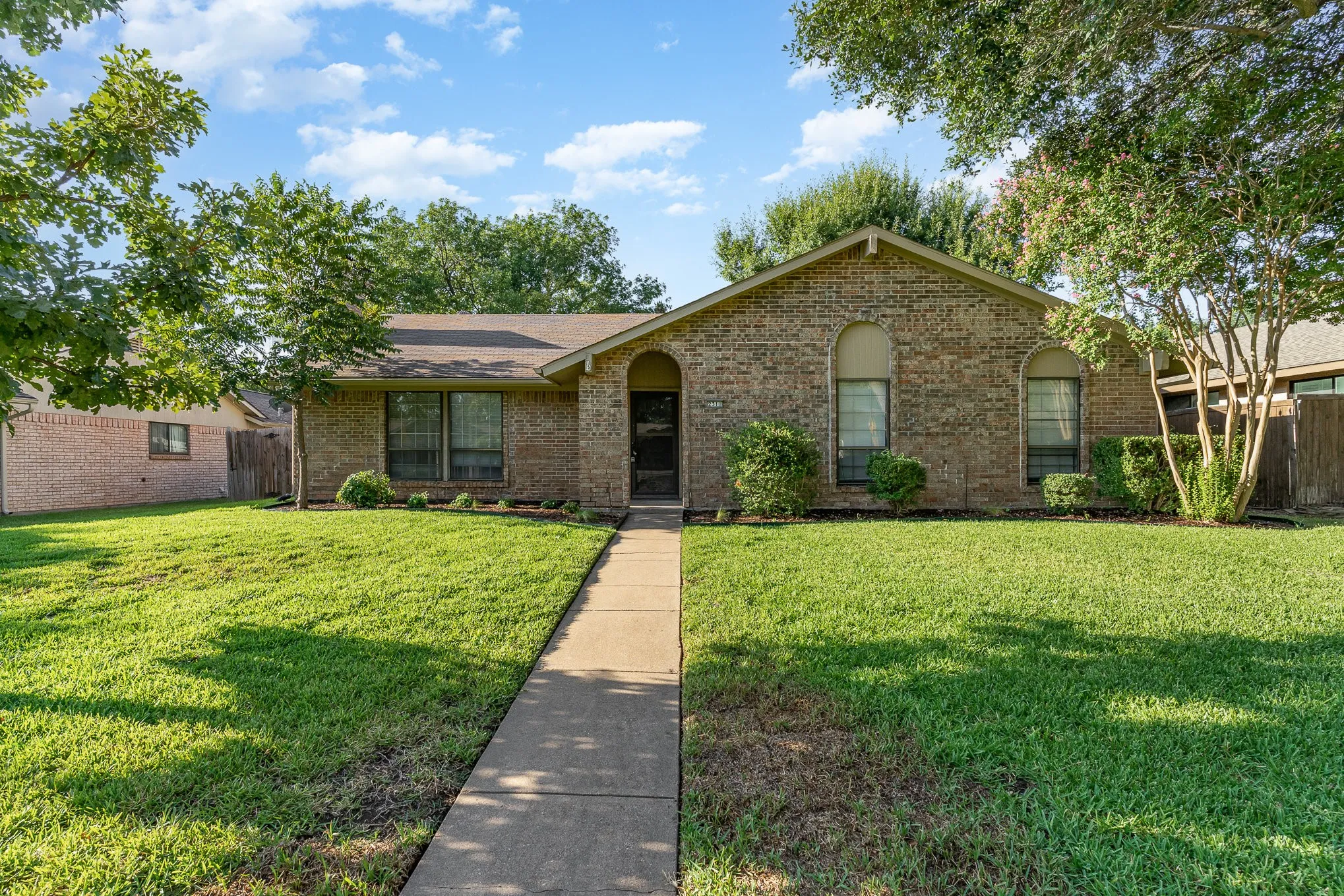 Single Family Residence For Rent in Dallas County , 2311 Lawnmeadow Drive, Richardson, Texas 75080, 3 Bedroom, 2 Bathroom, 2 Garage spaces, 1,535 Sqft, built in 1971, mls#21369271, Real Estate Agent in Richardson, Homes For Rent in Dallas county, Homes For Rent in Richardson, Realtor in Richardson Texas, Real Estate Brokerage Independent Realty Texas, Luminita Cordes Realtor