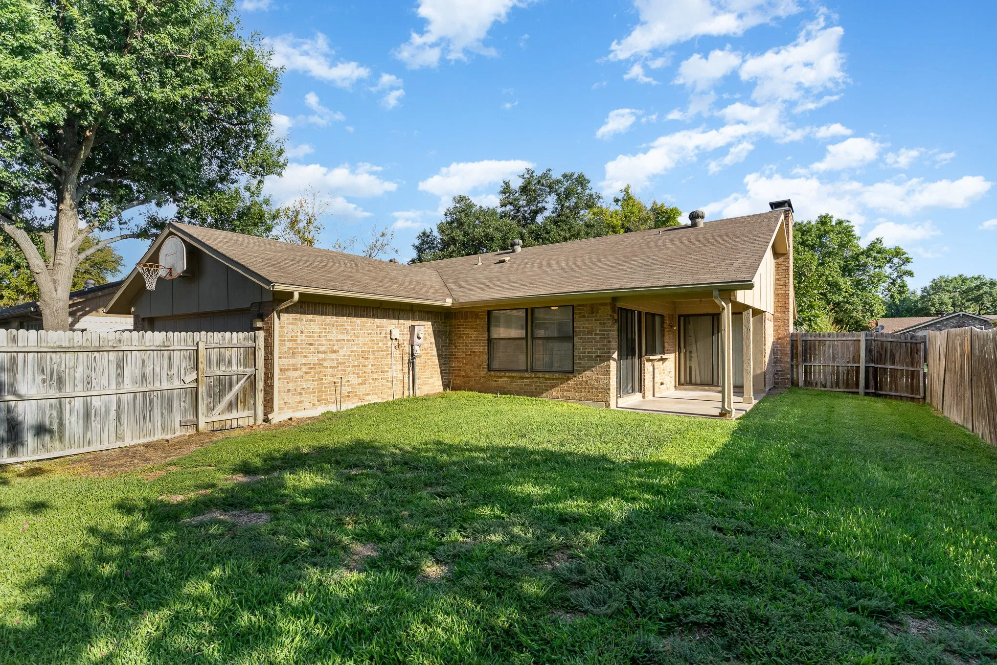 Single Family Residence For Rent in Dallas County , 2311 Lawnmeadow Drive, Richardson, Texas 75080, 3 Bedroom, 2 Bathroom, 2 Garage spaces, 1,535 Sqft, built in 1971, mls#21369271, Real Estate Agent in Richardson, Homes For Rent in Dallas county, Homes For Rent in Richardson, Realtor in Richardson Texas, Real Estate Brokerage Independent Realty Texas, Luminita Cordes Realtor