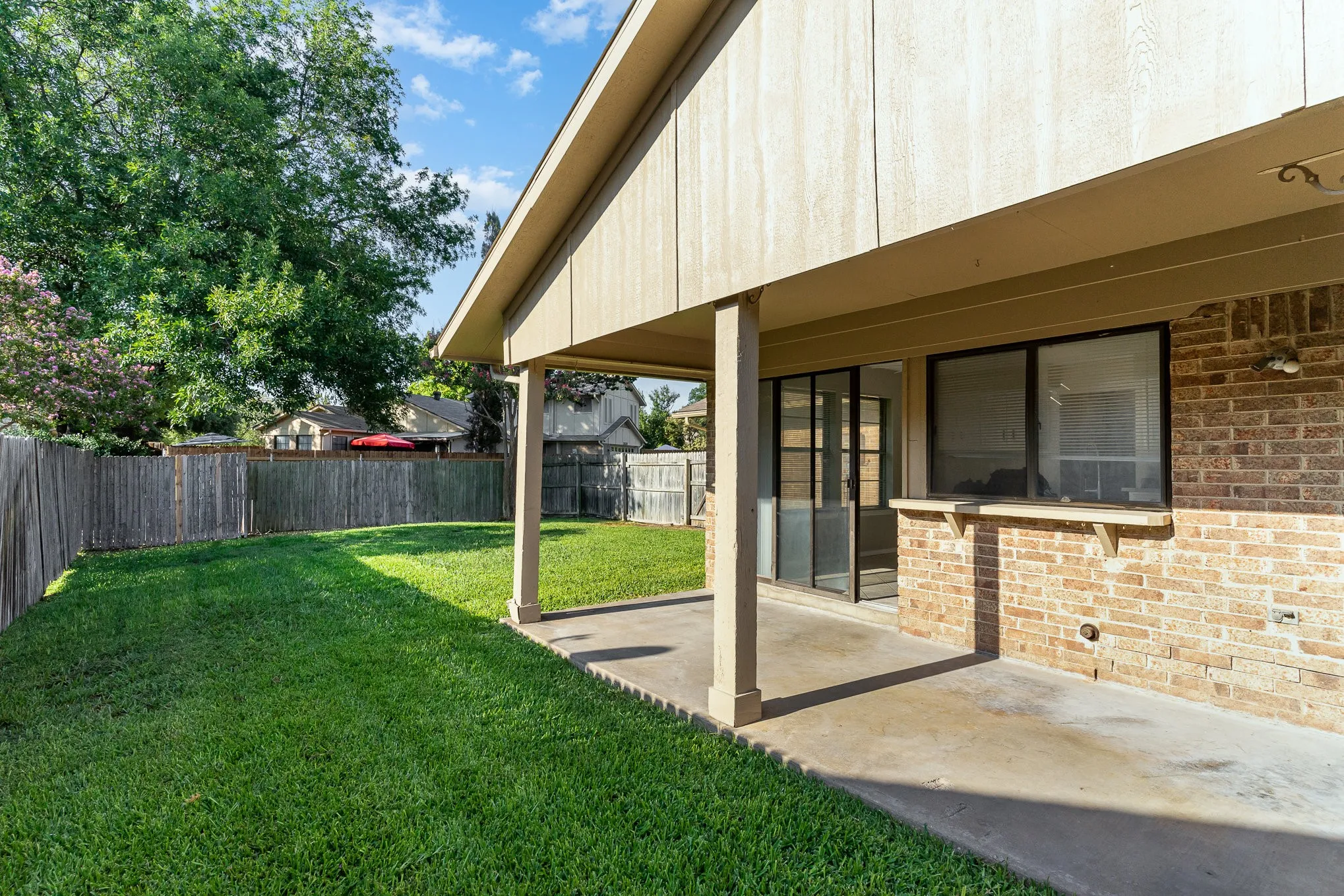 Single Family Residence For Rent in Dallas County , 2311 Lawnmeadow Drive, Richardson, Texas 75080, 3 Bedroom, 2 Bathroom, 2 Garage spaces, 1,535 Sqft, built in 1971, mls#21369271, Real Estate Agent in Richardson, Homes For Rent in Dallas county, Homes For Rent in Richardson, Realtor in Richardson Texas, Real Estate Brokerage Independent Realty Texas, Luminita Cordes Realtor