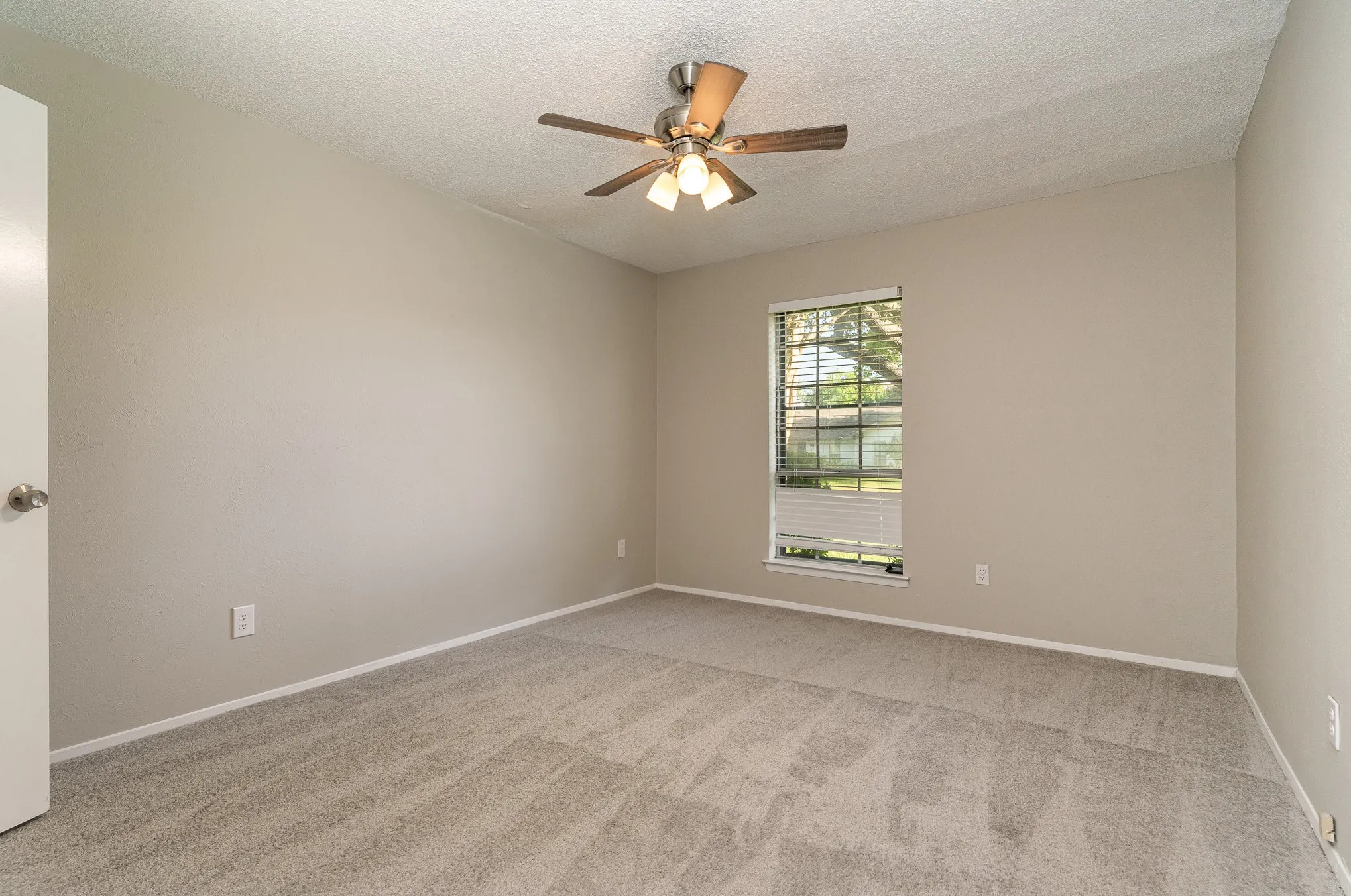 Single Family Residence For Rent in Dallas County , 2311 Lawnmeadow Drive, Richardson, Texas 75080, 3 Bedroom, 2 Bathroom, 2 Garage spaces, 1,535 Sqft, built in 1971, mls#21369271, Real Estate Agent in Richardson, Homes For Rent in Dallas county, Homes For Rent in Richardson, Realtor in Richardson Texas, Real Estate Brokerage Independent Realty Texas, Luminita Cordes Realtor