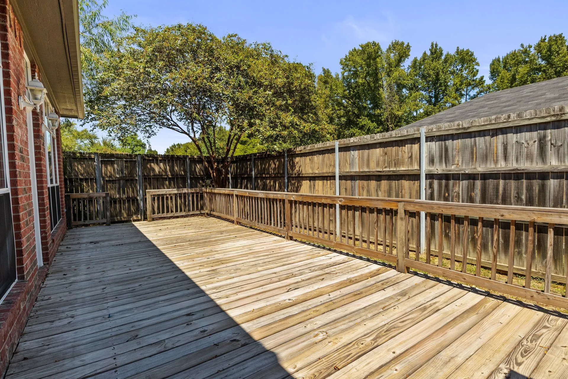 Single Family Residence For Sale in Camp County , 307 Bob White, Pittsburg, Texas 75686, 3 Bedroom, 2 Bathroom, 2 Garage spaces, 1,948 Sqft, built in 2002, mls#21369156, Real Estate Agent in Pittsburg, Homes For Sale in Camp county, Homes For Sale in Pittsburg, Realtor in Pittsburg Texas, Real Estate Brokerage Independent Realty Texas, Luminita Cordes Realtor