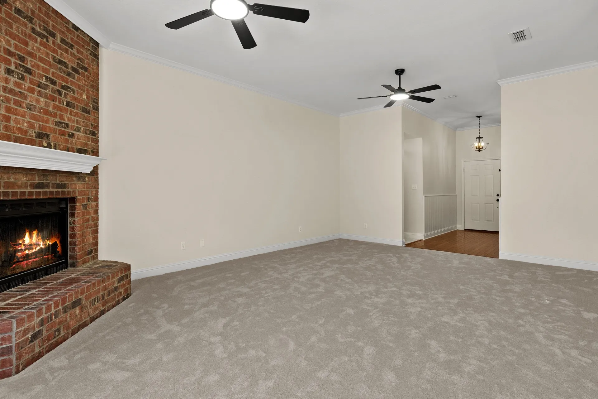 Single Family Residence For Sale in Camp County , 307 Bob White, Pittsburg, Texas 75686, 3 Bedroom, 2 Bathroom, 2 Garage spaces, 1,948 Sqft, built in 2002, mls#21369156, Real Estate Agent in Pittsburg, Homes For Sale in Camp county, Homes For Sale in Pittsburg, Realtor in Pittsburg Texas, Real Estate Brokerage Independent Realty Texas, Luminita Cordes Realtor