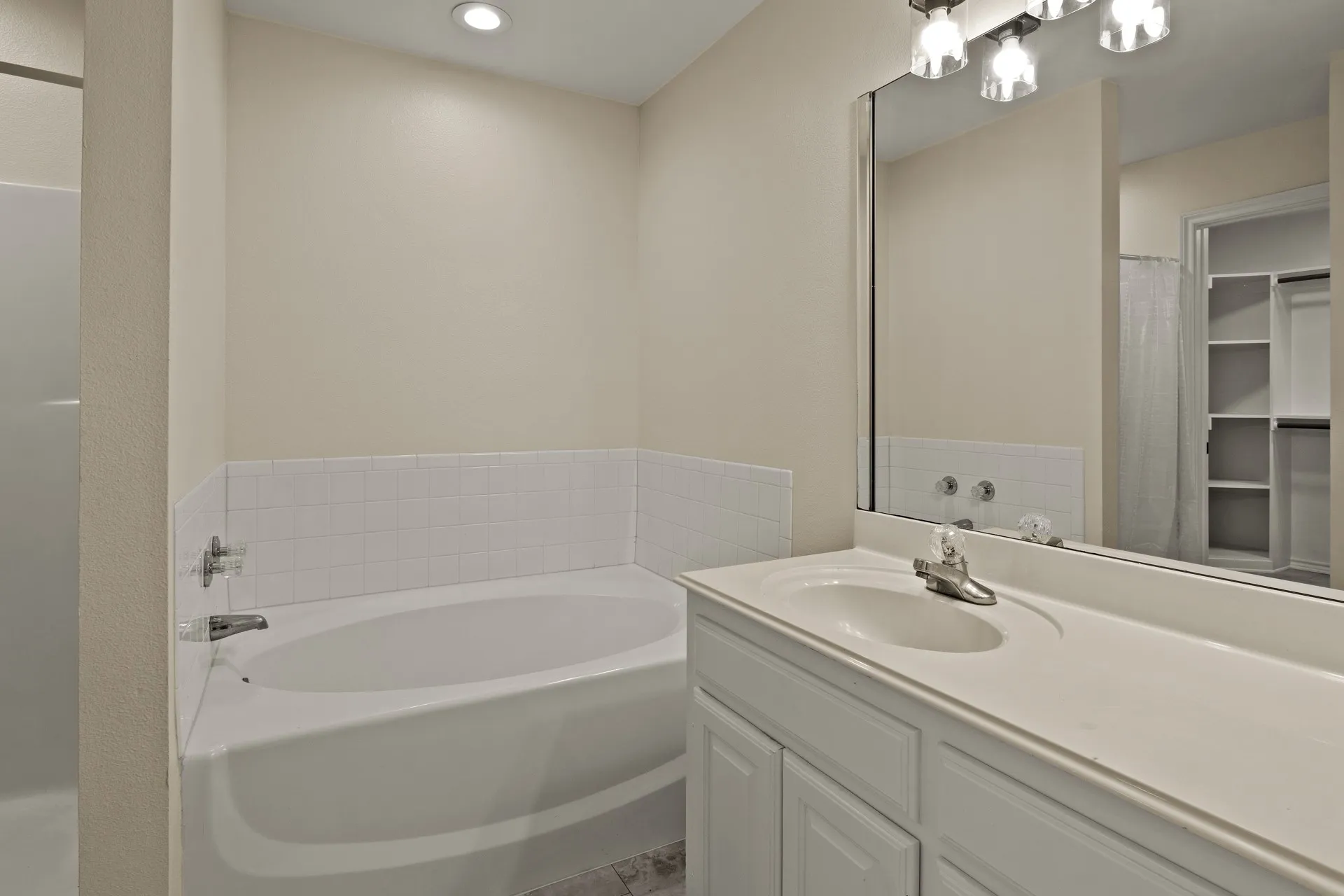 Single Family Residence For Sale in Camp County , 307 Bob White, Pittsburg, Texas 75686, 3 Bedroom, 2 Bathroom, 2 Garage spaces, 1,948 Sqft, built in 2002, mls#21369156, Real Estate Agent in Pittsburg, Homes For Sale in Camp county, Homes For Sale in Pittsburg, Realtor in Pittsburg Texas, Real Estate Brokerage Independent Realty Texas, Luminita Cordes Realtor