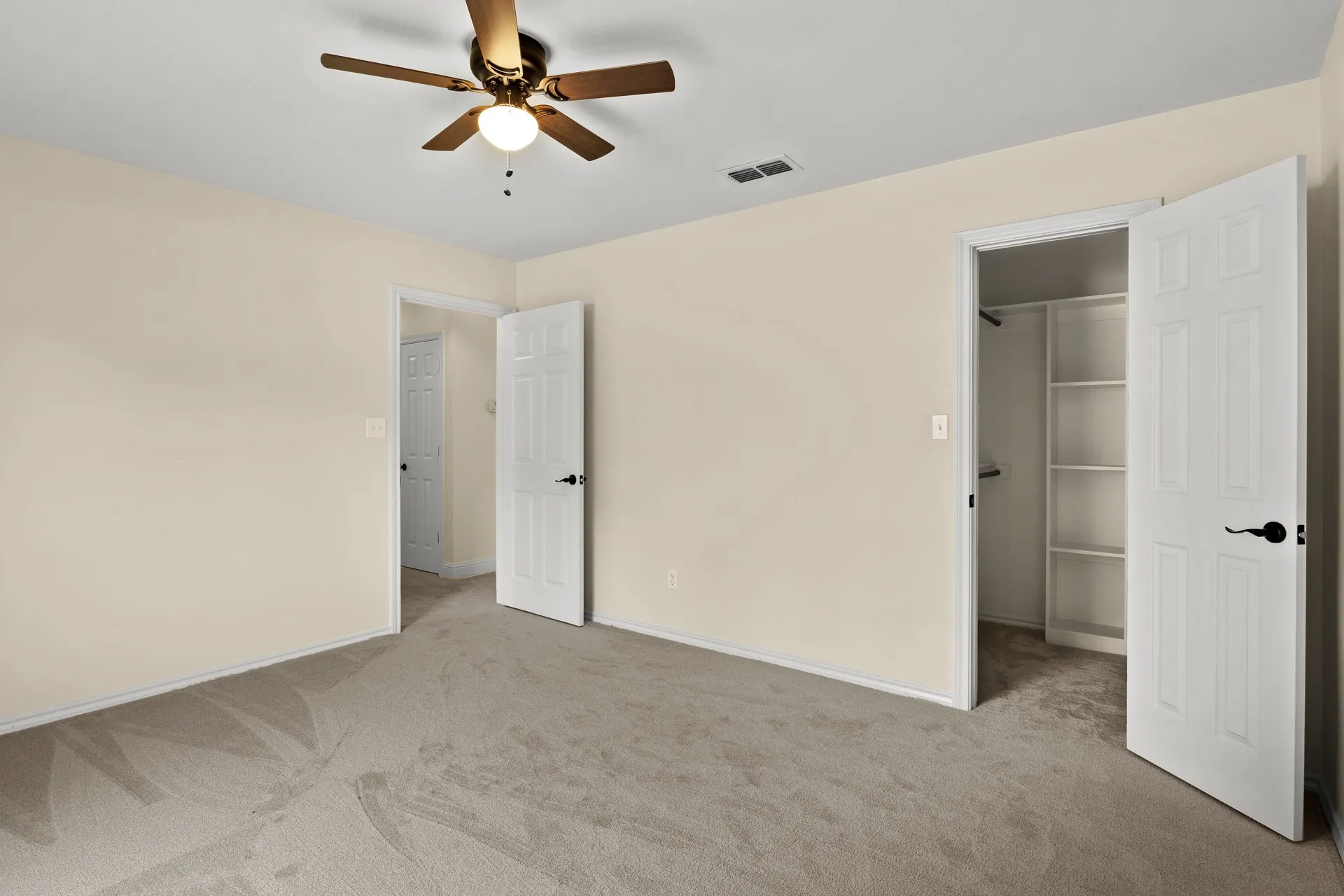 Single Family Residence For Sale in Camp County , 307 Bob White, Pittsburg, Texas 75686, 3 Bedroom, 2 Bathroom, 2 Garage spaces, 1,948 Sqft, built in 2002, mls#21369156, Real Estate Agent in Pittsburg, Homes For Sale in Camp county, Homes For Sale in Pittsburg, Realtor in Pittsburg Texas, Real Estate Brokerage Independent Realty Texas, Luminita Cordes Realtor