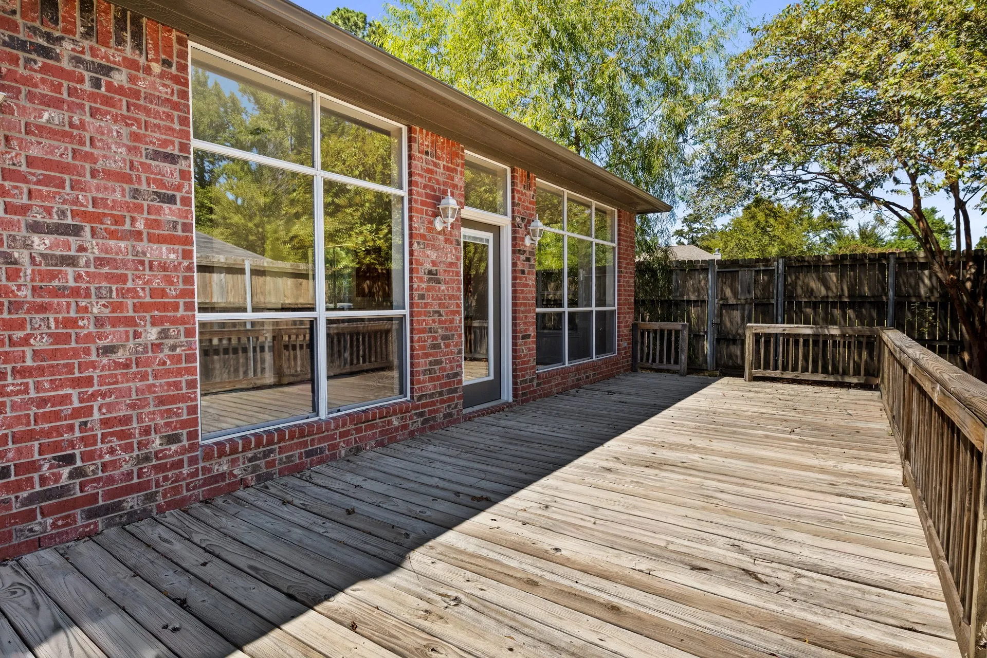 Single Family Residence For Sale in Camp County , 307 Bob White, Pittsburg, Texas 75686, 3 Bedroom, 2 Bathroom, 2 Garage spaces, 1,948 Sqft, built in 2002, mls#21369156, Real Estate Agent in Pittsburg, Homes For Sale in Camp county, Homes For Sale in Pittsburg, Realtor in Pittsburg Texas, Real Estate Brokerage Independent Realty Texas, Luminita Cordes Realtor