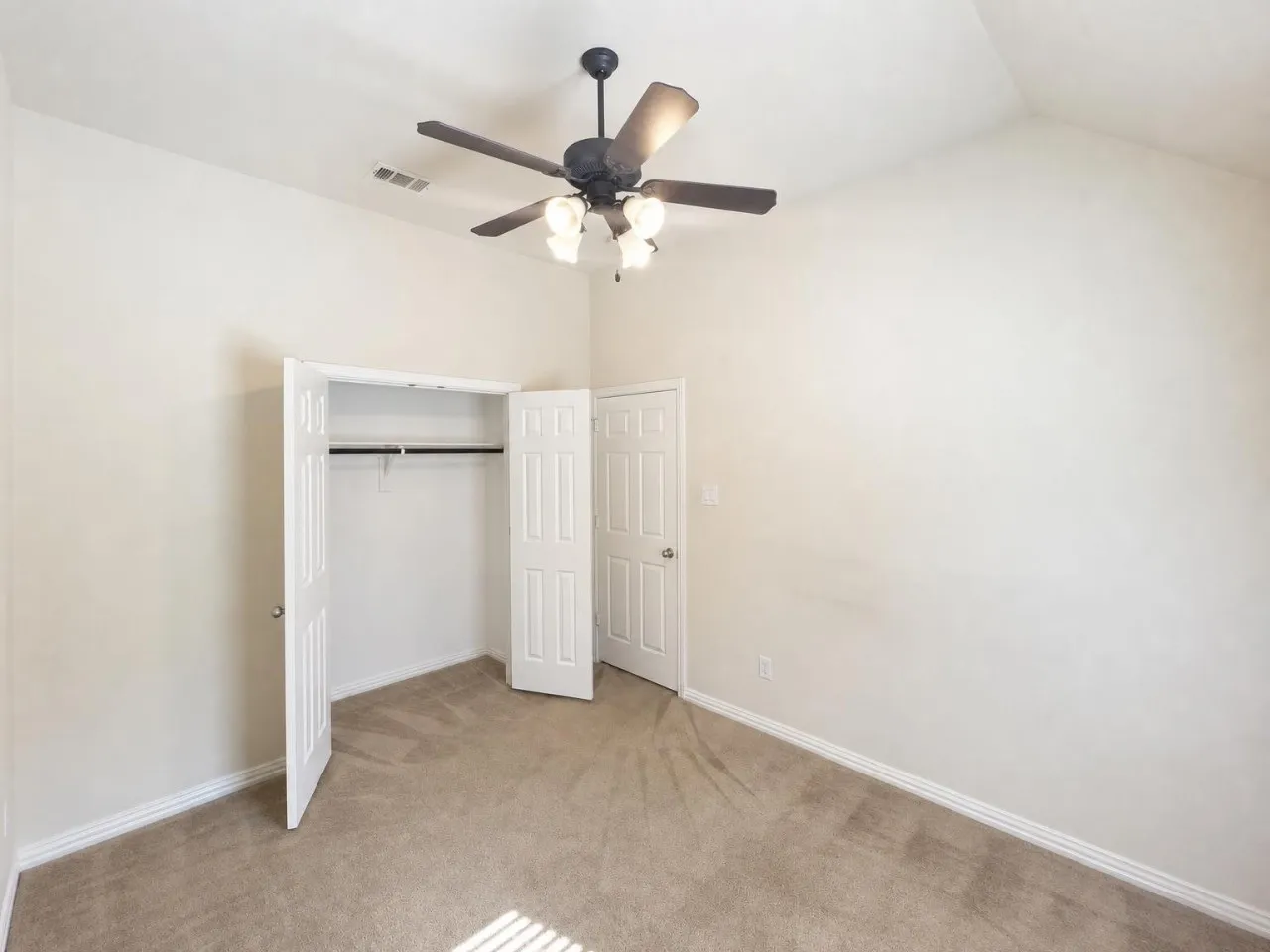 Single Family Residence For Rent in Denton County , 304 Blythe Bridge Road, Roanoke, Texas 76262, 3 Bedroom, 2 Bathroom, 2 Garage spaces, 1,629 Sqft, built in 2008, mls#21369276, Real Estate Agent in Roanoke, Homes For Rent in Denton county, Homes For Rent in Roanoke, Realtor in Roanoke Texas, Real Estate Brokerage Independent Realty Texas, Luminita Cordes Realtor