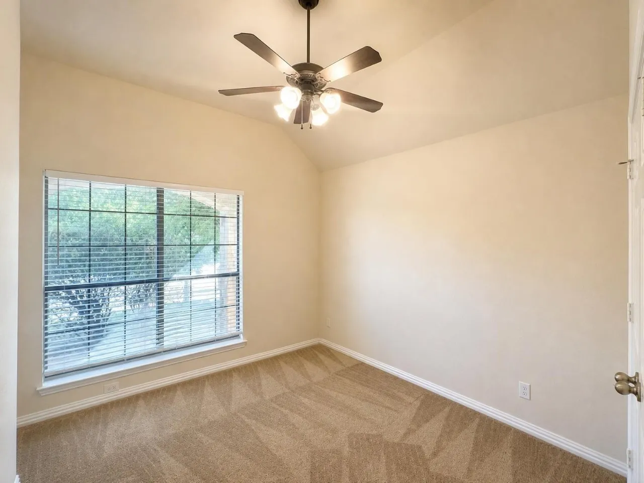 Single Family Residence For Rent in Denton County , 304 Blythe Bridge Road, Roanoke, Texas 76262, 3 Bedroom, 2 Bathroom, 2 Garage spaces, 1,629 Sqft, built in 2008, mls#21369276, Real Estate Agent in Roanoke, Homes For Rent in Denton county, Homes For Rent in Roanoke, Realtor in Roanoke Texas, Real Estate Brokerage Independent Realty Texas, Luminita Cordes Realtor