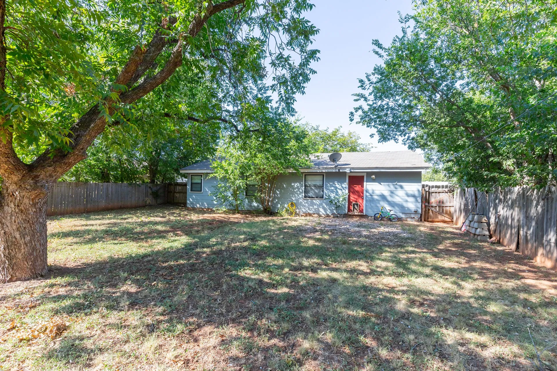Single Family Residence For Sale in Taylor County , 501 N Crockett Street, Abilene, Texas 79603, 4 Bedroom, 1 Bathroom, Garage spaces, 1,170 Sqft, built in 1959, mls#21368692, Real Estate Agent in Abilene, Homes For Sale in Taylor county, Homes For Sale in Abilene, Realtor in Abilene Texas, Real Estate Brokerage Independent Realty Texas, Luminita Cordes Realtor