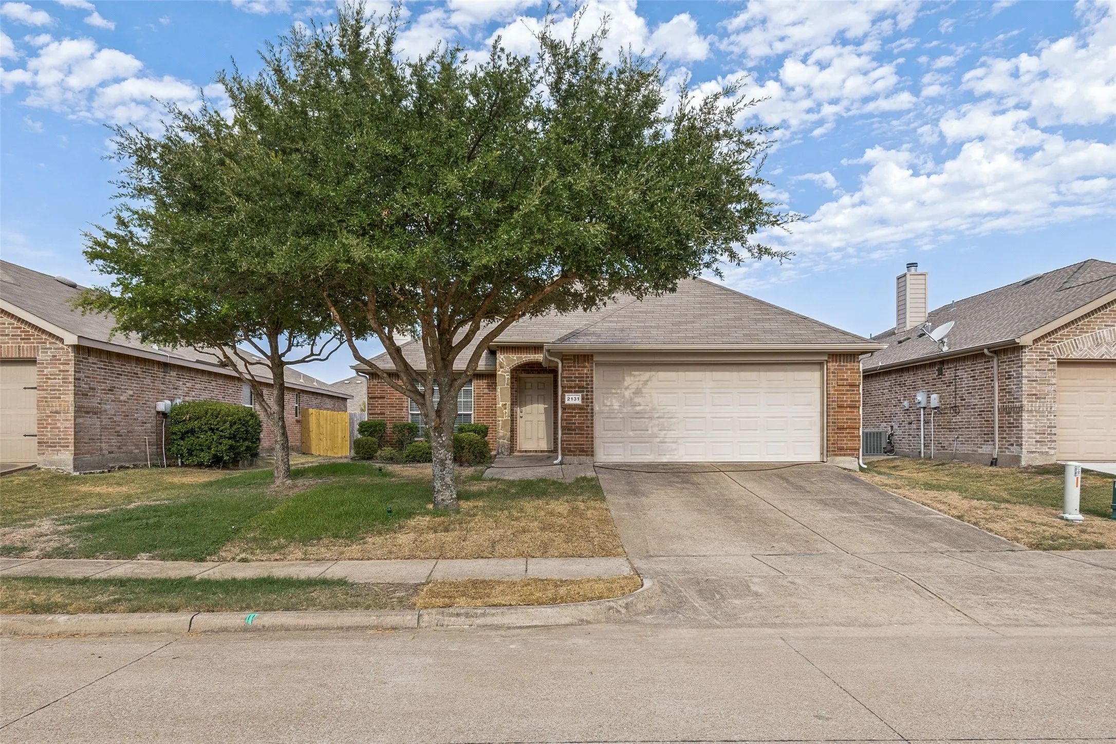 Single Family Residence For Sale in Kaufman County , 2131 Rains County Road, Forney, Texas 75126, 3 Bedroom, 2 Bathroom, 2 Garage spaces, 1,364 Sqft, built in 2011, mls#21367634, Real Estate Agent in Forney, Homes For Sale in Kaufman county, Homes For Sale in Forney, Realtor in Forney Texas, Real Estate Brokerage Independent Realty Texas, Luminita Cordes Realtor
