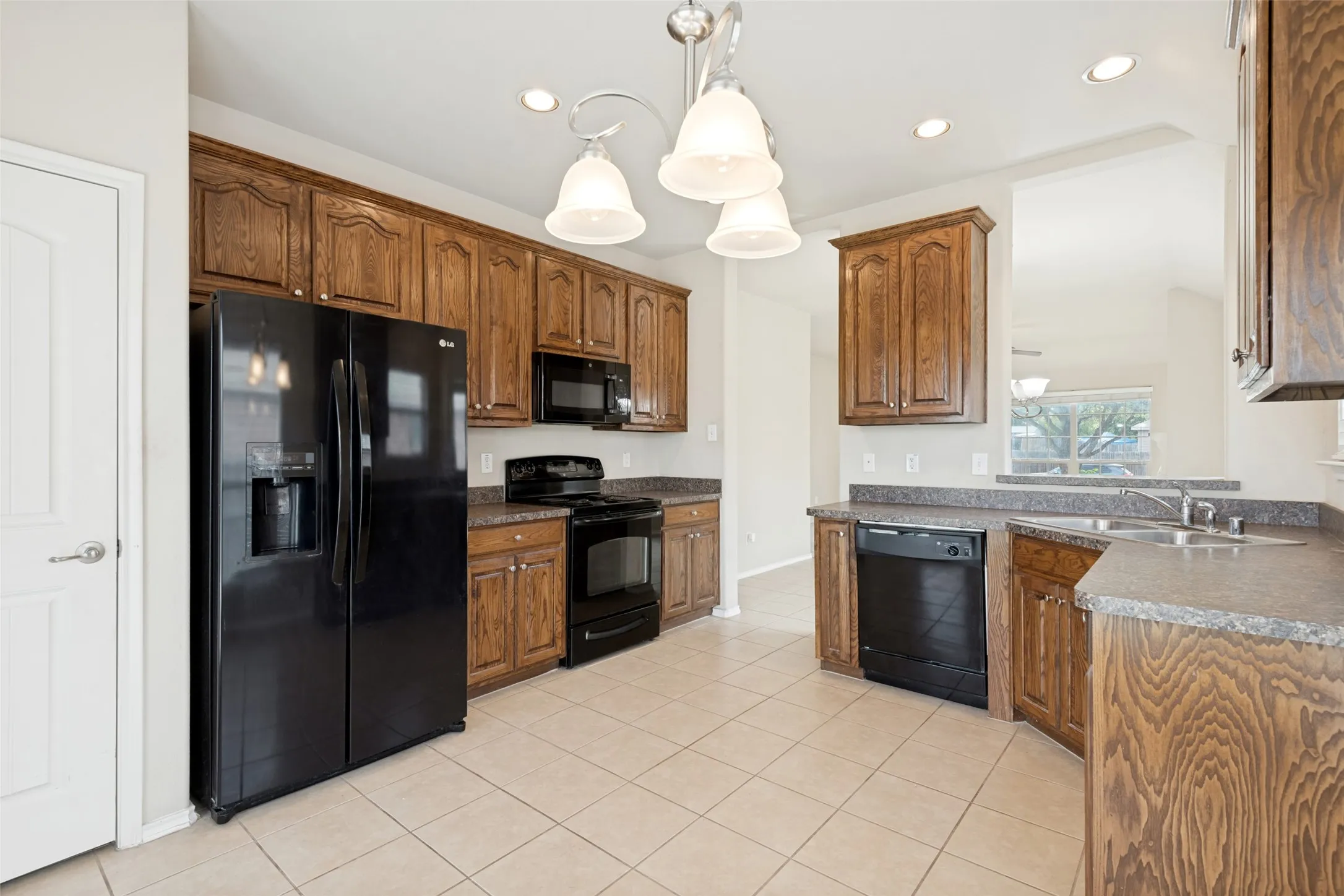Single Family Residence For Sale in Kaufman County , 2131 Rains County Road, Forney, Texas 75126, 3 Bedroom, 2 Bathroom, 2 Garage spaces, 1,364 Sqft, built in 2011, mls#21367634, Real Estate Agent in Forney, Homes For Sale in Kaufman county, Homes For Sale in Forney, Realtor in Forney Texas, Real Estate Brokerage Independent Realty Texas, Luminita Cordes Realtor