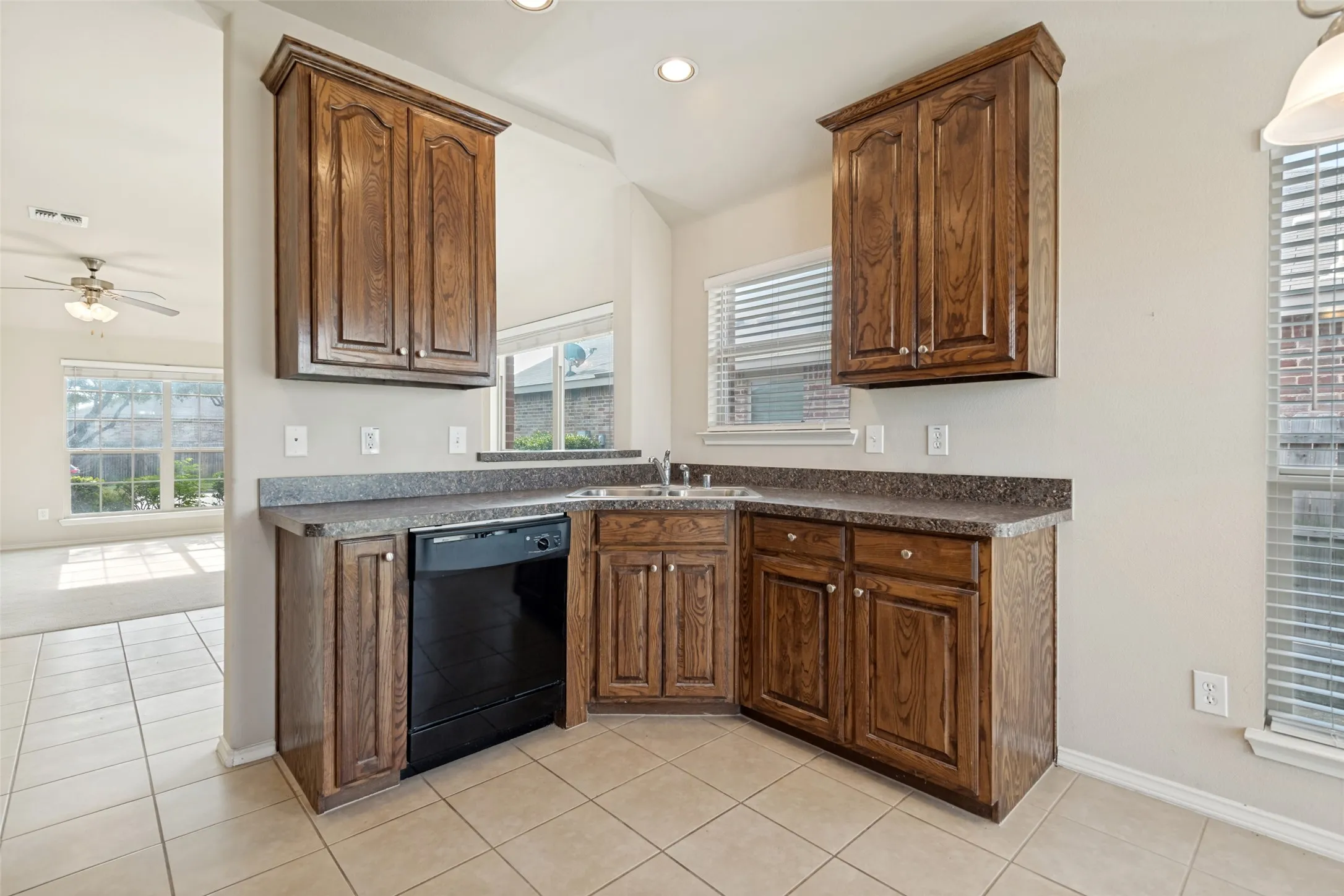 Single Family Residence For Sale in Kaufman County , 2131 Rains County Road, Forney, Texas 75126, 3 Bedroom, 2 Bathroom, 2 Garage spaces, 1,364 Sqft, built in 2011, mls#21367634, Real Estate Agent in Forney, Homes For Sale in Kaufman county, Homes For Sale in Forney, Realtor in Forney Texas, Real Estate Brokerage Independent Realty Texas, Luminita Cordes Realtor
