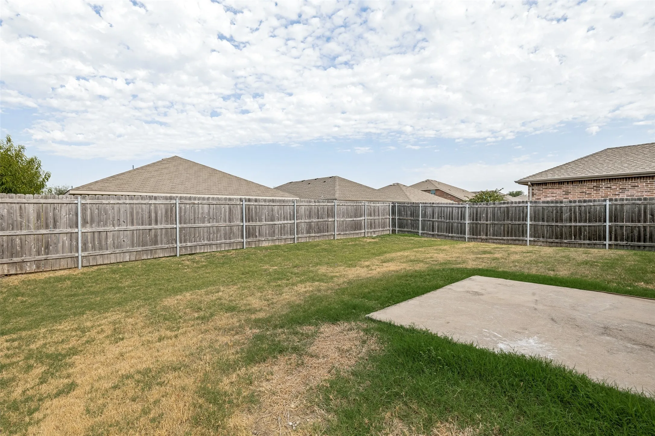 Single Family Residence For Sale in Kaufman County , 2131 Rains County Road, Forney, Texas 75126, 3 Bedroom, 2 Bathroom, 2 Garage spaces, 1,364 Sqft, built in 2011, mls#21367634, Real Estate Agent in Forney, Homes For Sale in Kaufman county, Homes For Sale in Forney, Realtor in Forney Texas, Real Estate Brokerage Independent Realty Texas, Luminita Cordes Realtor