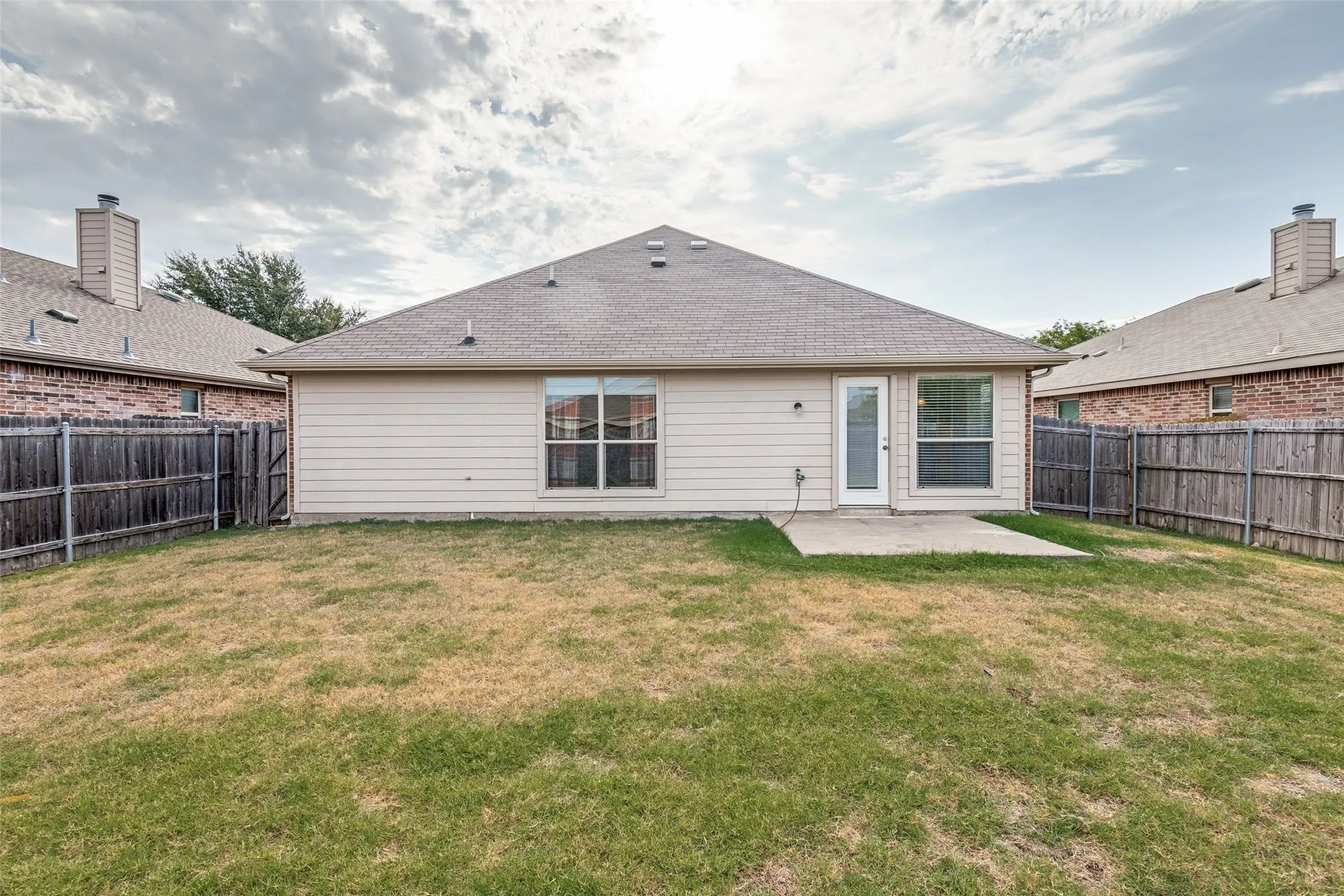 Single Family Residence For Sale in Kaufman County , 2131 Rains County Road, Forney, Texas 75126, 3 Bedroom, 2 Bathroom, 2 Garage spaces, 1,364 Sqft, built in 2011, mls#21367634, Real Estate Agent in Forney, Homes For Sale in Kaufman county, Homes For Sale in Forney, Realtor in Forney Texas, Real Estate Brokerage Independent Realty Texas, Luminita Cordes Realtor