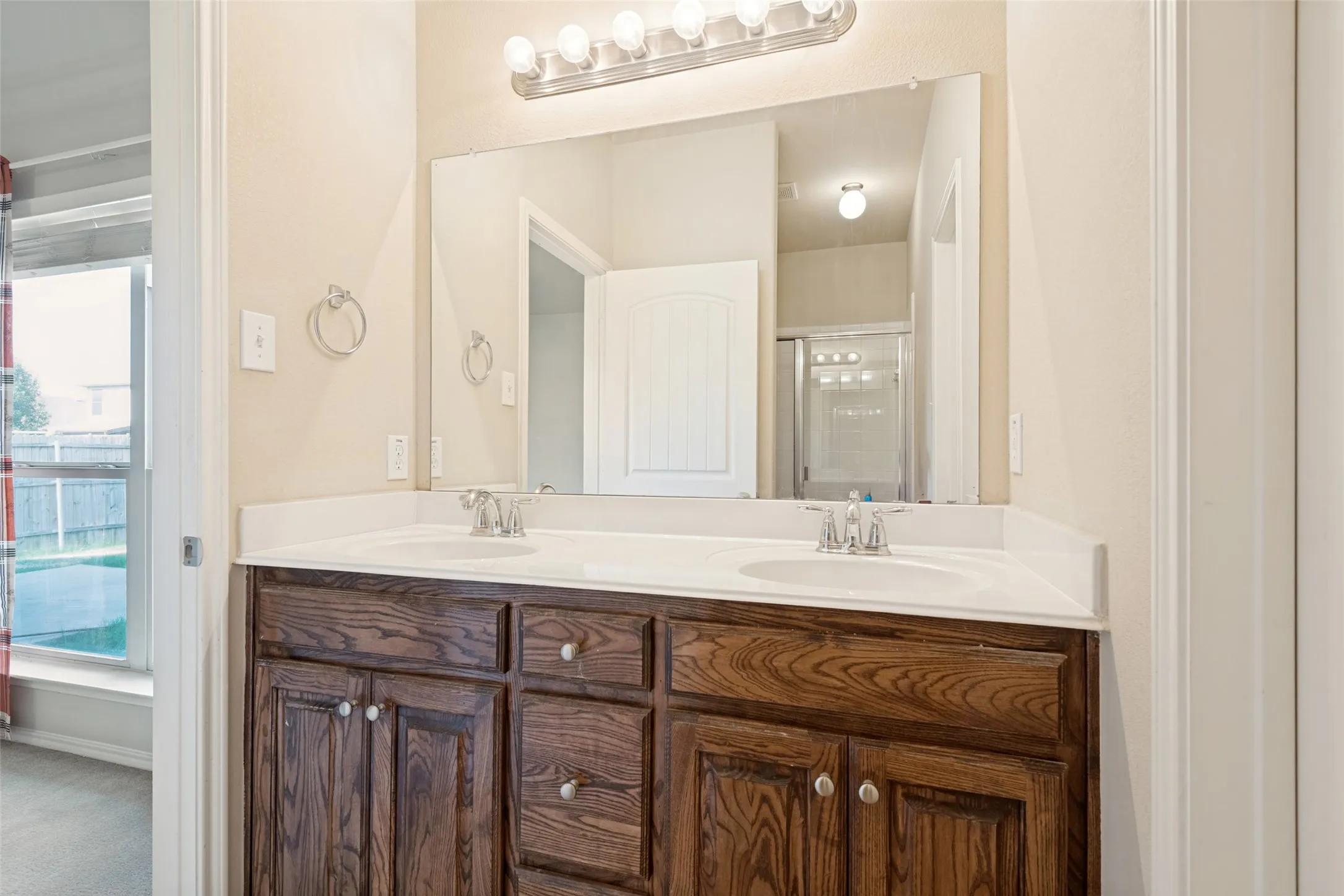 Single Family Residence For Sale in Kaufman County , 2131 Rains County Road, Forney, Texas 75126, 3 Bedroom, 2 Bathroom, 2 Garage spaces, 1,364 Sqft, built in 2011, mls#21367634, Real Estate Agent in Forney, Homes For Sale in Kaufman county, Homes For Sale in Forney, Realtor in Forney Texas, Real Estate Brokerage Independent Realty Texas, Luminita Cordes Realtor