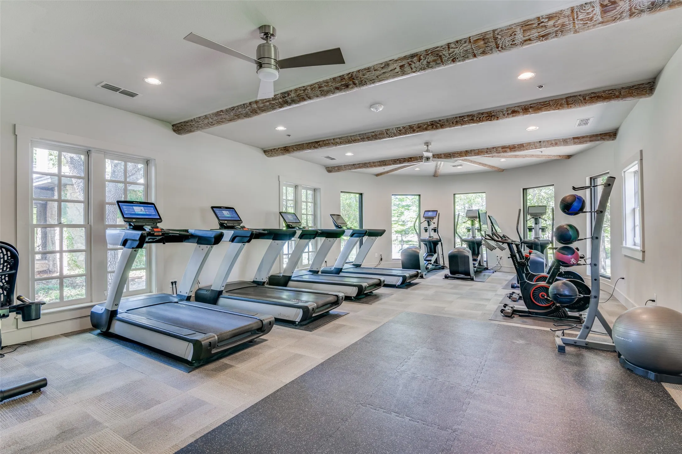 Single Family Residence For Sale in Kaufman County , 2131 Rains County Road, Forney, Texas 75126, 3 Bedroom, 2 Bathroom, 2 Garage spaces, 1,364 Sqft, built in 2011, mls#21367634, Real Estate Agent in Forney, Homes For Sale in Kaufman county, Homes For Sale in Forney, Realtor in Forney Texas, Real Estate Brokerage Independent Realty Texas, Luminita Cordes Realtor