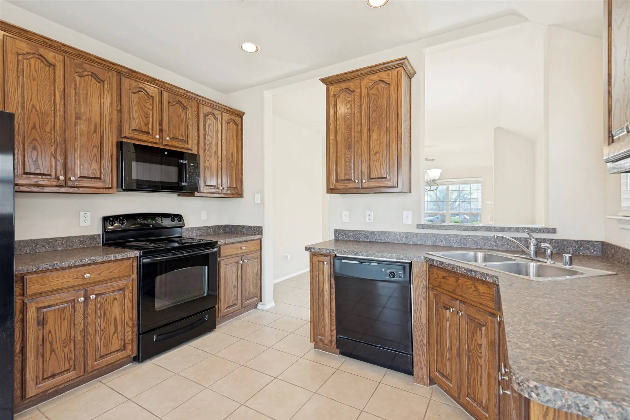 Single Family Residence For Sale in Kaufman County , 2131 Rains County Road, Forney, Texas 75126, 3 Bedroom, 2 Bathroom, 2 Garage spaces, 1,364 Sqft, built in 2011, mls#21367634, Real Estate Agent in Forney, Homes For Sale in Kaufman county, Homes For Sale in Forney, Realtor in Forney Texas, Real Estate Brokerage Independent Realty Texas, Luminita Cordes Realtor