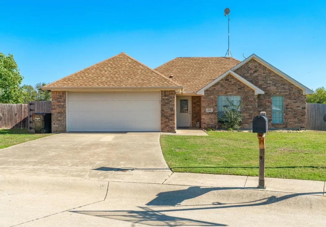 Single Family Residence For Rent in Hunt County , 2210 Kaitlyn Circle, Caddo Mills, Texas 75135, 3 Bedroom, 2 Bathroom, 2 Garage spaces, 1,191 Sqft, built in 2007, mls#21369282, Real Estate Agent in Caddo Mills, Homes For Rent in Hunt county, Homes For Rent in Caddo Mills, Realtor in Caddo Mills Texas, Real Estate Brokerage Independent Realty Texas, Luminita Cordes Realtor