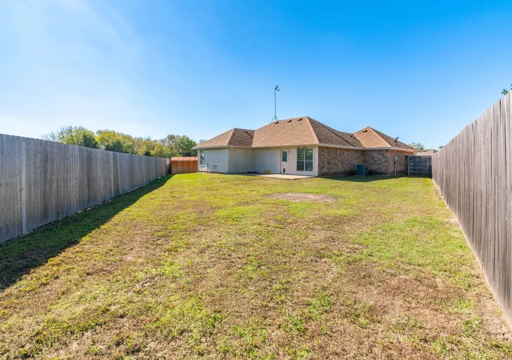 Single Family Residence For Rent in Hunt County , 2210 Kaitlyn Circle, Caddo Mills, Texas 75135, 3 Bedroom, 2 Bathroom, 2 Garage spaces, 1,191 Sqft, built in 2007, mls#21369282, Real Estate Agent in Caddo Mills, Homes For Rent in Hunt county, Homes For Rent in Caddo Mills, Realtor in Caddo Mills Texas, Real Estate Brokerage Independent Realty Texas, Luminita Cordes Realtor
