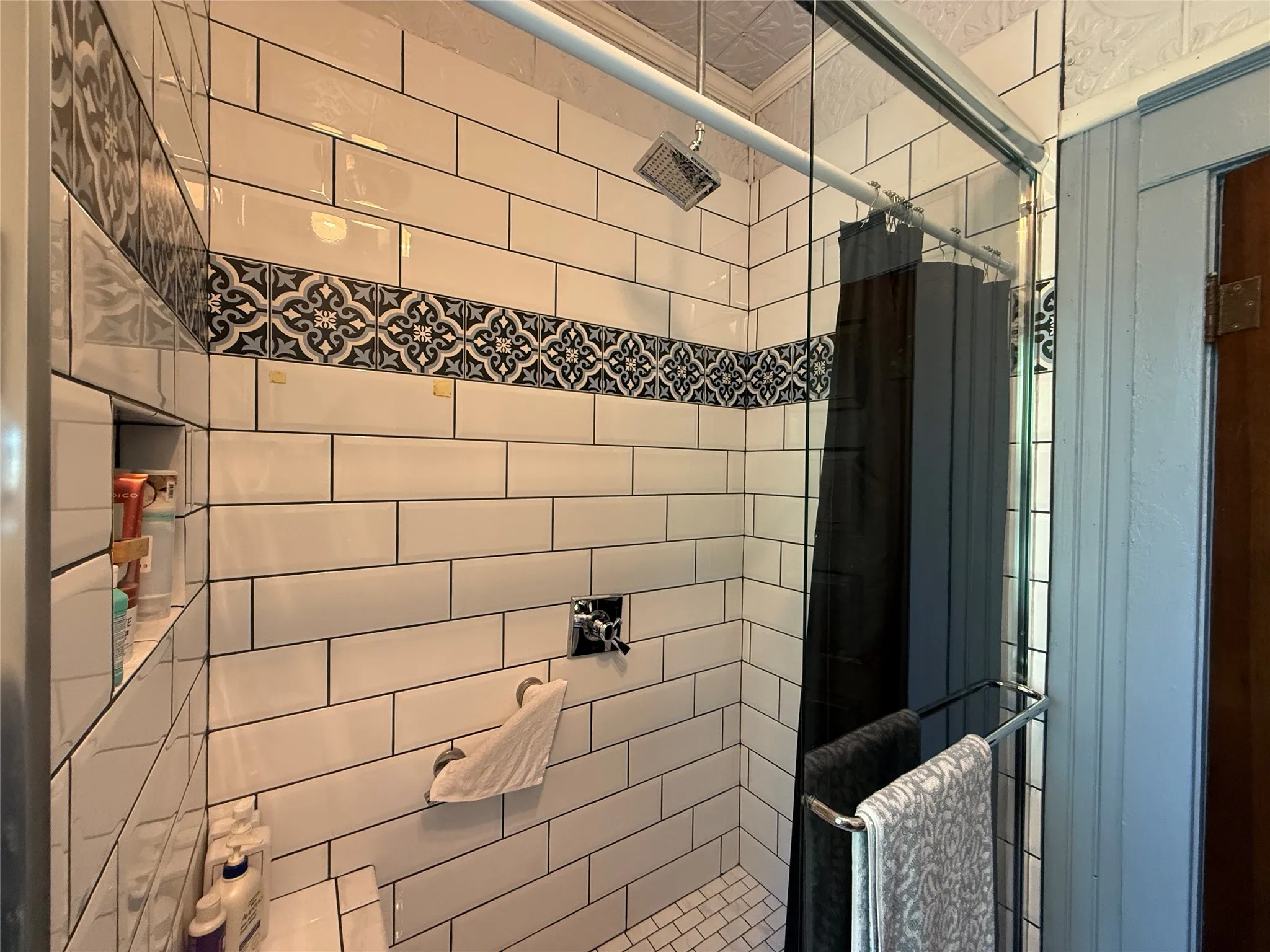 Single Family Residence For Sale in Mc Lennan County , 2223 N 6th Street, Waco, Texas 76708, 4 Bedroom, 3 Bathroom, Garage spaces, 2,024 Sqft, built in 1924, mls#21369131, Real Estate Agent in Waco, Homes For Sale in Mc Lennan county, Homes For Sale in Waco, Realtor in Waco Texas, Real Estate Brokerage Independent Realty Texas, Luminita Cordes Realtor