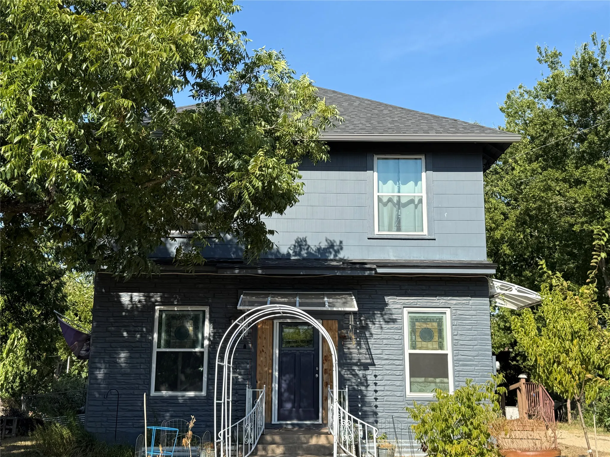 Single Family Residence For Sale in Mc Lennan County , 2223 N 6th Street, Waco, Texas 76708, 4 Bedroom, 3 Bathroom, Garage spaces, 2,024 Sqft, built in 1924, mls#21369131, Real Estate Agent in Waco, Homes For Sale in Mc Lennan county, Homes For Sale in Waco, Realtor in Waco Texas, Real Estate Brokerage Independent Realty Texas, Luminita Cordes Realtor