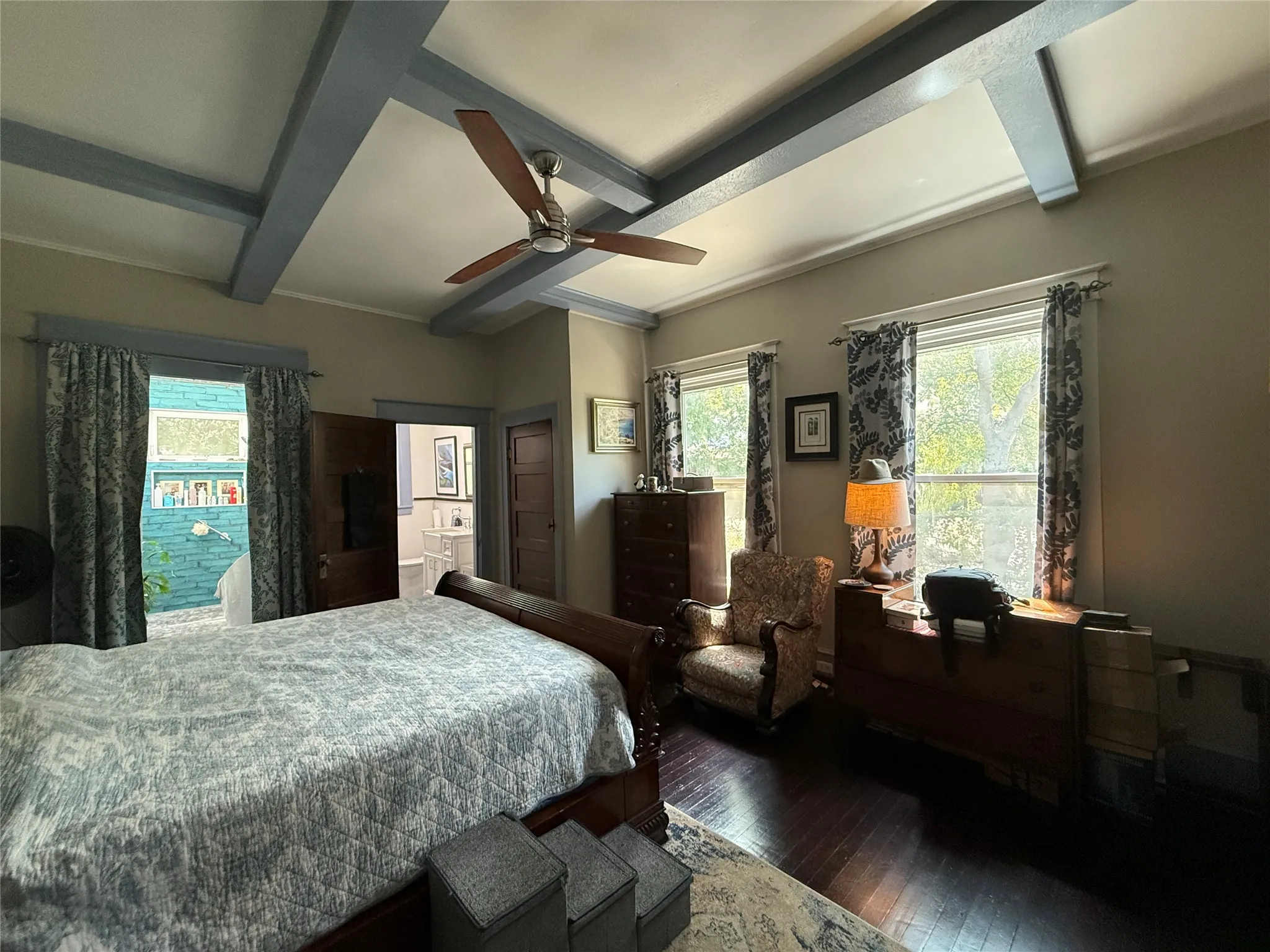 Single Family Residence For Sale in Mc Lennan County , 2223 N 6th Street, Waco, Texas 76708, 4 Bedroom, 3 Bathroom, Garage spaces, 2,024 Sqft, built in 1924, mls#21369131, Real Estate Agent in Waco, Homes For Sale in Mc Lennan county, Homes For Sale in Waco, Realtor in Waco Texas, Real Estate Brokerage Independent Realty Texas, Luminita Cordes Realtor