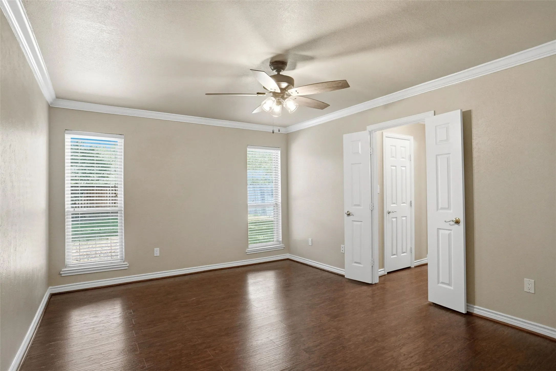 Single Family Residence For Sale in Tarrant County , 212 Gloria Street, Keller, Texas 76248, 3 Bedroom, 2 Bathroom, 2 Garage spaces, 1,410 Sqft, built in 1978, mls#21369286, Real Estate Agent in Keller, Homes For Sale in Tarrant county, Homes For Sale in Keller, Realtor in Keller Texas, Real Estate Brokerage Independent Realty Texas, Luminita Cordes Realtor