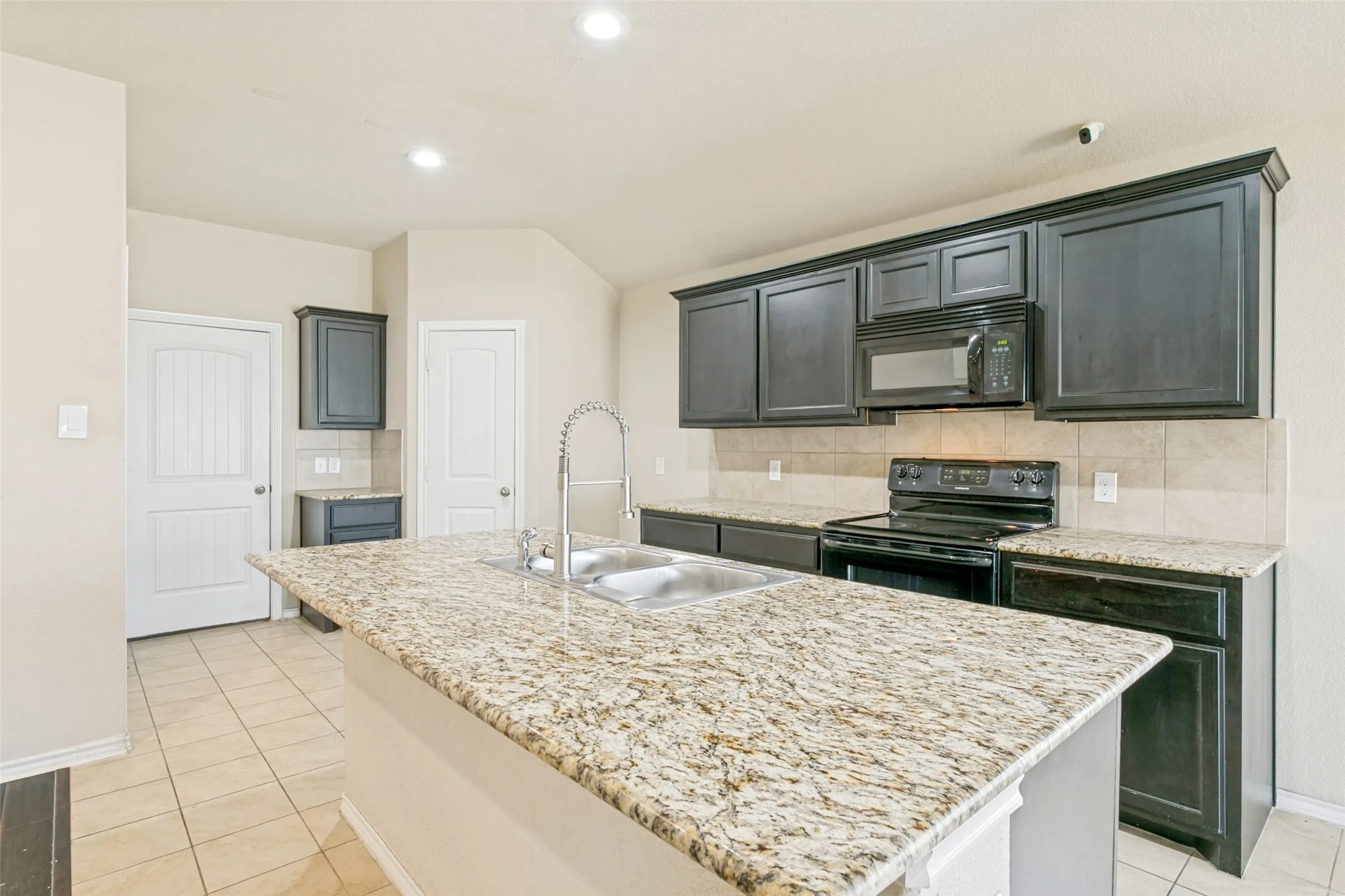 Single Family Residence For Rent in Tarrant County , 8817 Poynter Street, Fort Worth, Texas 76123, 4 Bedroom, 2 Bathroom, 2 Garage spaces, 1,798 Sqft, built in 2015, mls#21368430, Real Estate Agent in Fort Worth, Homes For Rent in Tarrant county, Homes For Rent in Fort Worth, Realtor in Fort Worth Texas, Real Estate Brokerage Independent Realty Texas, Luminita Cordes Realtor