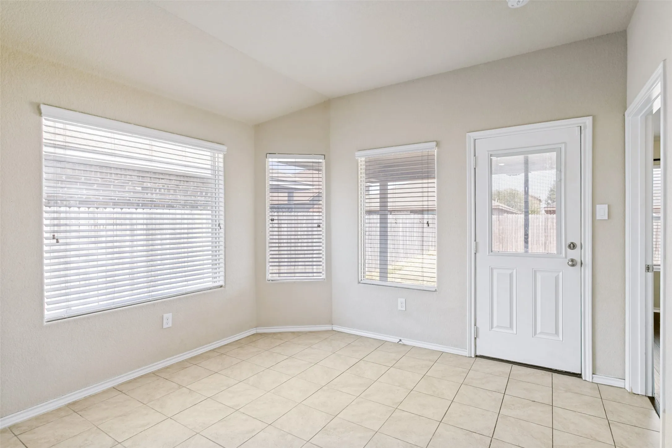 Single Family Residence For Rent in Tarrant County , 8817 Poynter Street, Fort Worth, Texas 76123, 4 Bedroom, 2 Bathroom, 2 Garage spaces, 1,798 Sqft, built in 2015, mls#21368430, Real Estate Agent in Fort Worth, Homes For Rent in Tarrant county, Homes For Rent in Fort Worth, Realtor in Fort Worth Texas, Real Estate Brokerage Independent Realty Texas, Luminita Cordes Realtor
