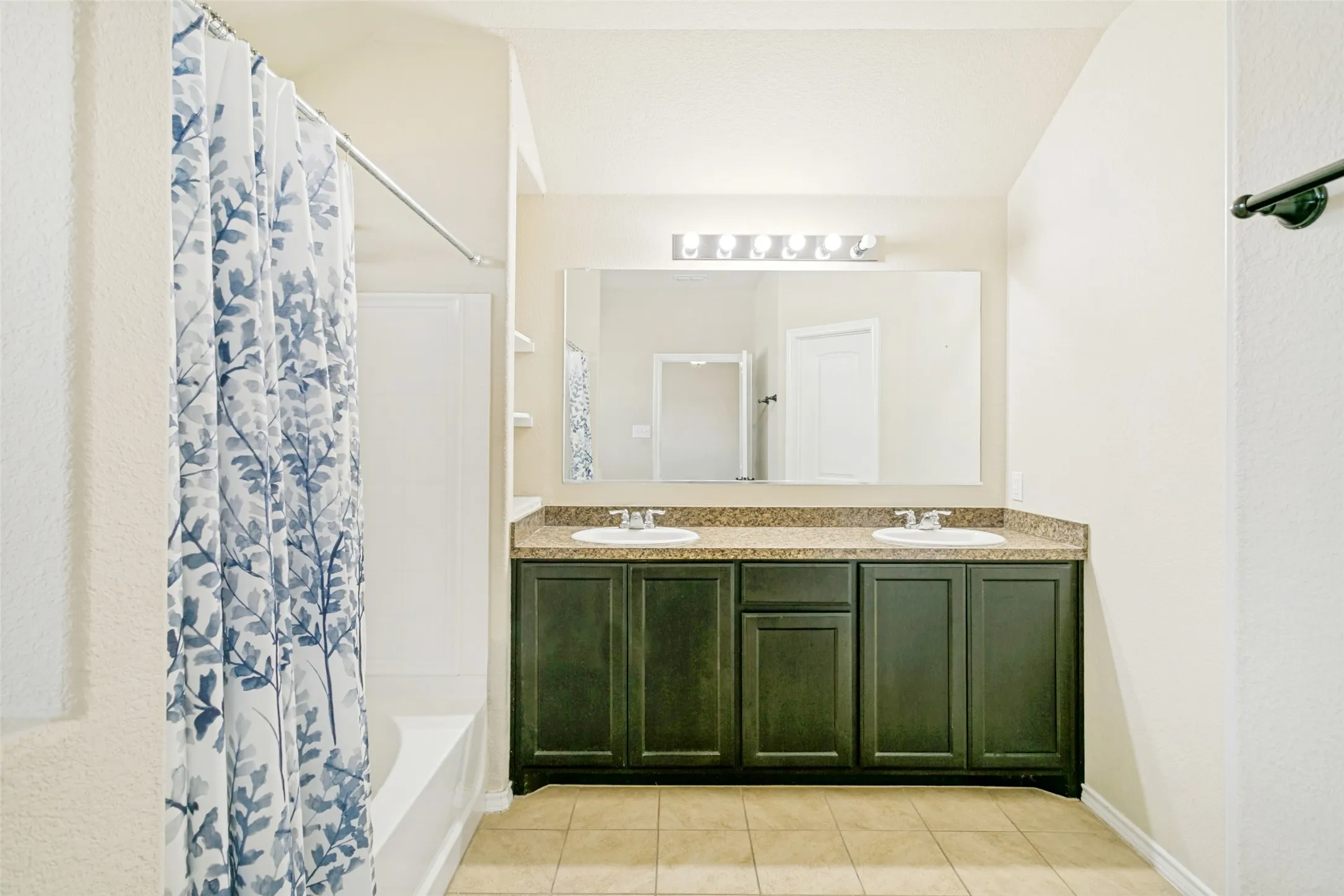 Single Family Residence For Rent in Tarrant County , 8817 Poynter Street, Fort Worth, Texas 76123, 4 Bedroom, 2 Bathroom, 2 Garage spaces, 1,798 Sqft, built in 2015, mls#21368430, Real Estate Agent in Fort Worth, Homes For Rent in Tarrant county, Homes For Rent in Fort Worth, Realtor in Fort Worth Texas, Real Estate Brokerage Independent Realty Texas, Luminita Cordes Realtor