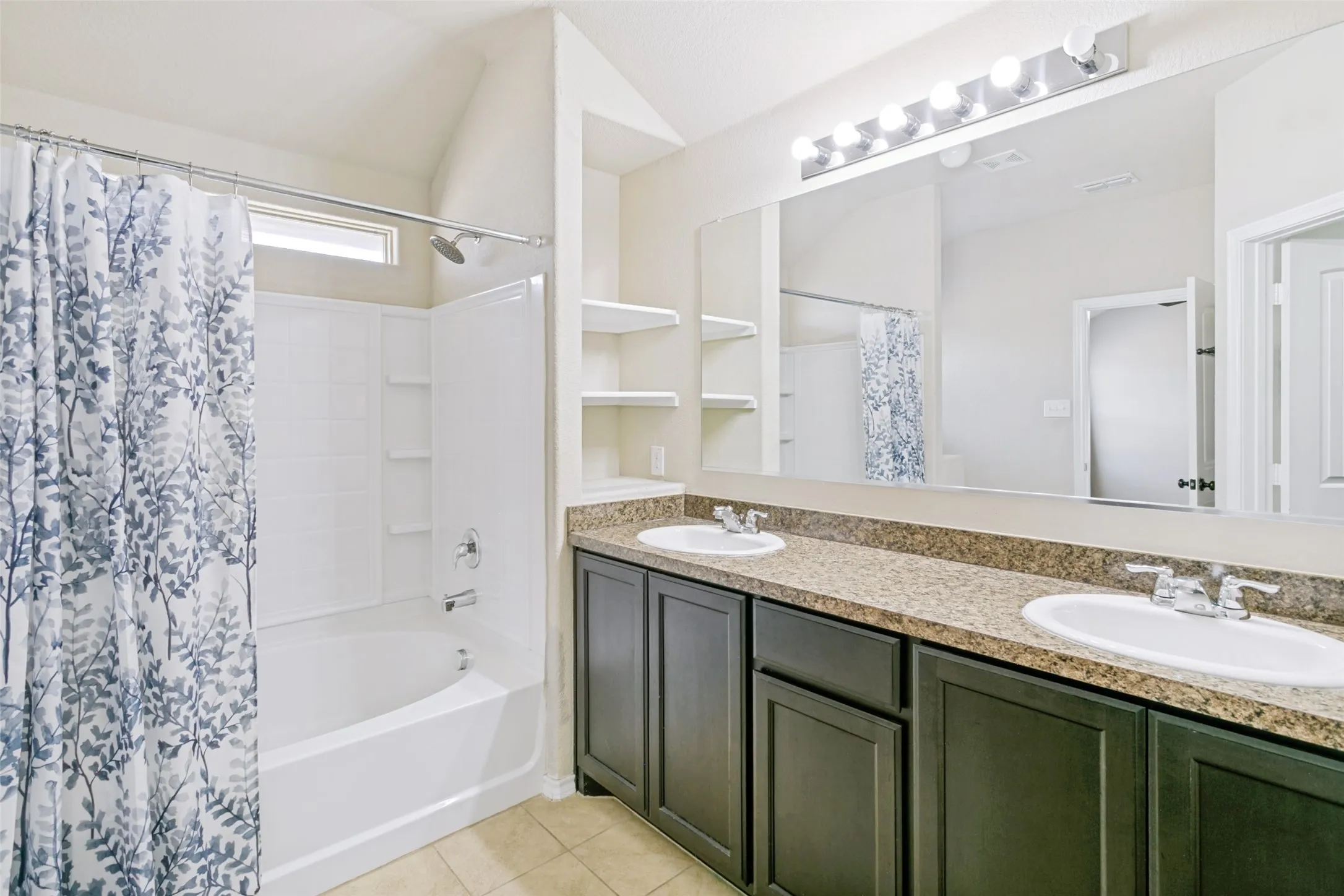 Single Family Residence For Rent in Tarrant County , 8817 Poynter Street, Fort Worth, Texas 76123, 4 Bedroom, 2 Bathroom, 2 Garage spaces, 1,798 Sqft, built in 2015, mls#21368430, Real Estate Agent in Fort Worth, Homes For Rent in Tarrant county, Homes For Rent in Fort Worth, Realtor in Fort Worth Texas, Real Estate Brokerage Independent Realty Texas, Luminita Cordes Realtor