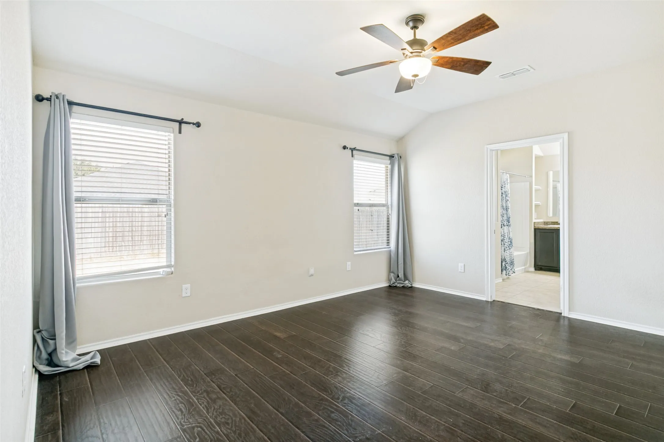 Single Family Residence For Rent in Tarrant County , 8817 Poynter Street, Fort Worth, Texas 76123, 4 Bedroom, 2 Bathroom, 2 Garage spaces, 1,798 Sqft, built in 2015, mls#21368430, Real Estate Agent in Fort Worth, Homes For Rent in Tarrant county, Homes For Rent in Fort Worth, Realtor in Fort Worth Texas, Real Estate Brokerage Independent Realty Texas, Luminita Cordes Realtor