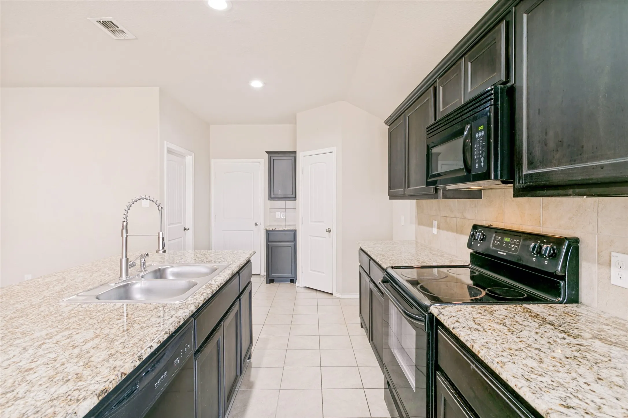 Single Family Residence For Rent in Tarrant County , 8817 Poynter Street, Fort Worth, Texas 76123, 4 Bedroom, 2 Bathroom, 2 Garage spaces, 1,798 Sqft, built in 2015, mls#21368430, Real Estate Agent in Fort Worth, Homes For Rent in Tarrant county, Homes For Rent in Fort Worth, Realtor in Fort Worth Texas, Real Estate Brokerage Independent Realty Texas, Luminita Cordes Realtor