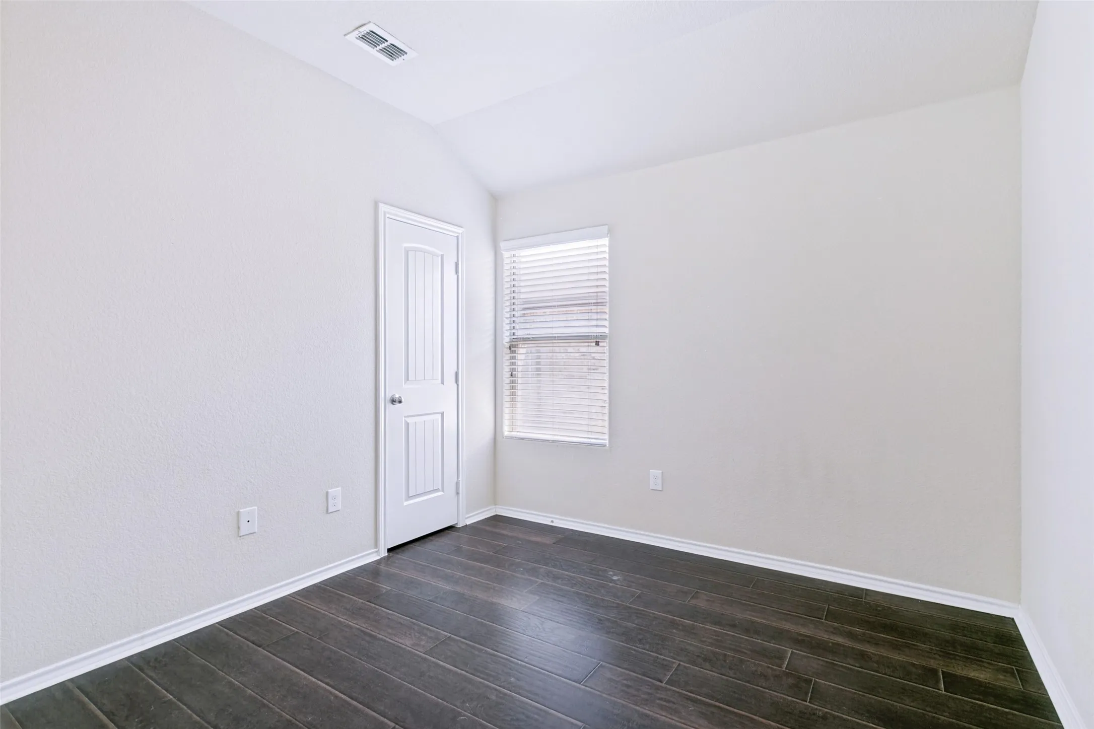 Single Family Residence For Rent in Tarrant County , 8817 Poynter Street, Fort Worth, Texas 76123, 4 Bedroom, 2 Bathroom, 2 Garage spaces, 1,798 Sqft, built in 2015, mls#21368430, Real Estate Agent in Fort Worth, Homes For Rent in Tarrant county, Homes For Rent in Fort Worth, Realtor in Fort Worth Texas, Real Estate Brokerage Independent Realty Texas, Luminita Cordes Realtor