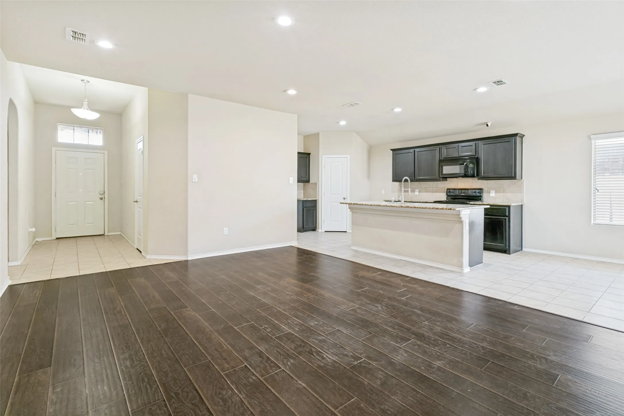 Single Family Residence For Rent in Tarrant County , 8817 Poynter Street, Fort Worth, Texas 76123, 4 Bedroom, 2 Bathroom, 2 Garage spaces, 1,798 Sqft, built in 2015, mls#21368430, Real Estate Agent in Fort Worth, Homes For Rent in Tarrant county, Homes For Rent in Fort Worth, Realtor in Fort Worth Texas, Real Estate Brokerage Independent Realty Texas, Luminita Cordes Realtor