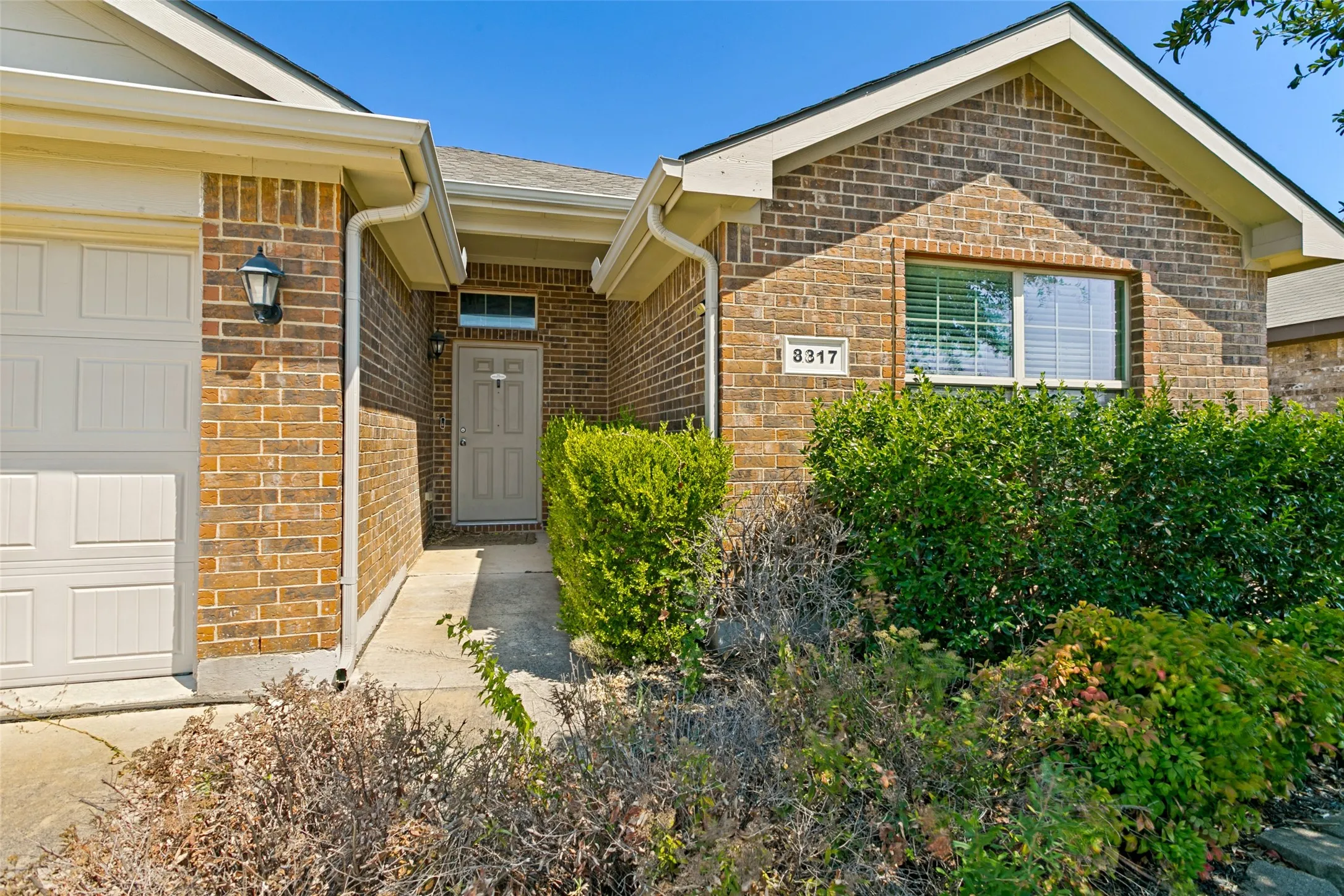 Single Family Residence For Rent in Tarrant County , 8817 Poynter Street, Fort Worth, Texas 76123, 4 Bedroom, 2 Bathroom, 2 Garage spaces, 1,798 Sqft, built in 2015, mls#21368430, Real Estate Agent in Fort Worth, Homes For Rent in Tarrant county, Homes For Rent in Fort Worth, Realtor in Fort Worth Texas, Real Estate Brokerage Independent Realty Texas, Luminita Cordes Realtor