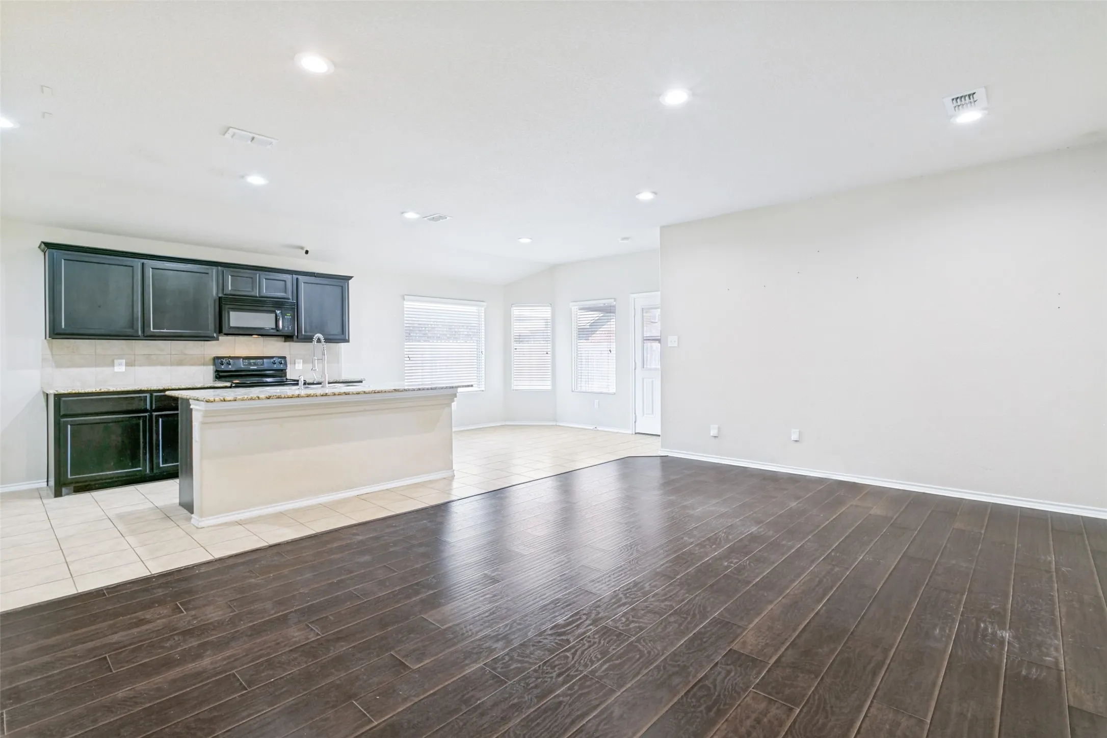 Single Family Residence For Rent in Tarrant County , 8817 Poynter Street, Fort Worth, Texas 76123, 4 Bedroom, 2 Bathroom, 2 Garage spaces, 1,798 Sqft, built in 2015, mls#21368430, Real Estate Agent in Fort Worth, Homes For Rent in Tarrant county, Homes For Rent in Fort Worth, Realtor in Fort Worth Texas, Real Estate Brokerage Independent Realty Texas, Luminita Cordes Realtor