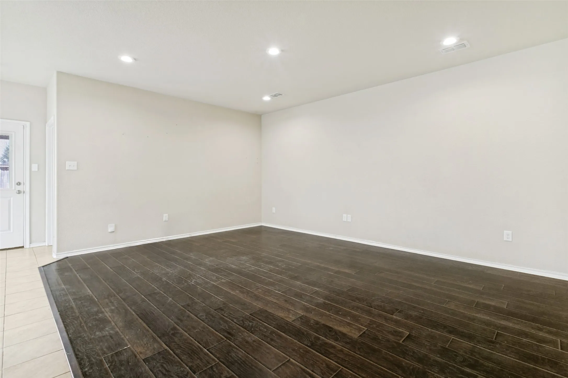 Single Family Residence For Rent in Tarrant County , 8817 Poynter Street, Fort Worth, Texas 76123, 4 Bedroom, 2 Bathroom, 2 Garage spaces, 1,798 Sqft, built in 2015, mls#21368430, Real Estate Agent in Fort Worth, Homes For Rent in Tarrant county, Homes For Rent in Fort Worth, Realtor in Fort Worth Texas, Real Estate Brokerage Independent Realty Texas, Luminita Cordes Realtor