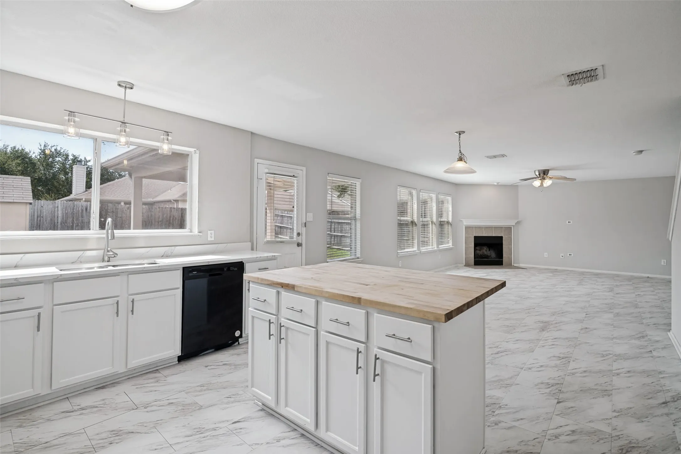 Single Family Residence For Rent in Kaufman County , 1012 Valera Road, Forney, Texas 75126, 4 Bedroom, 3 Bathroom, 2 Garage spaces, 2,717 Sqft, built in 2005, mls#21369289, Real Estate Agent in Forney, Homes For Rent in Kaufman county, Homes For Rent in Forney, Realtor in Forney Texas, Real Estate Brokerage Independent Realty Texas, Luminita Cordes Realtor