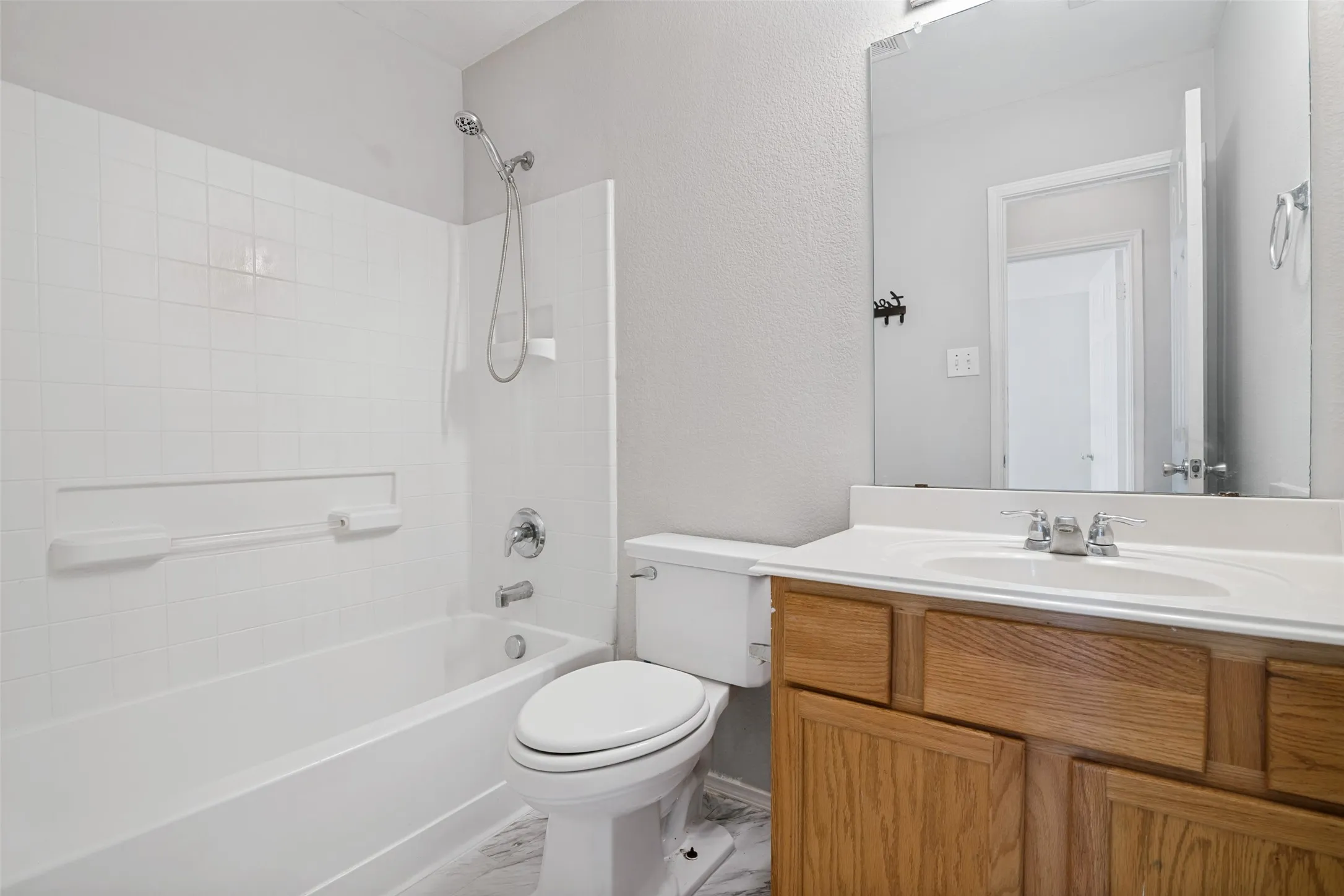 Single Family Residence For Rent in Kaufman County , 1012 Valera Road, Forney, Texas 75126, 4 Bedroom, 3 Bathroom, 2 Garage spaces, 2,717 Sqft, built in 2005, mls#21369289, Real Estate Agent in Forney, Homes For Rent in Kaufman county, Homes For Rent in Forney, Realtor in Forney Texas, Real Estate Brokerage Independent Realty Texas, Luminita Cordes Realtor