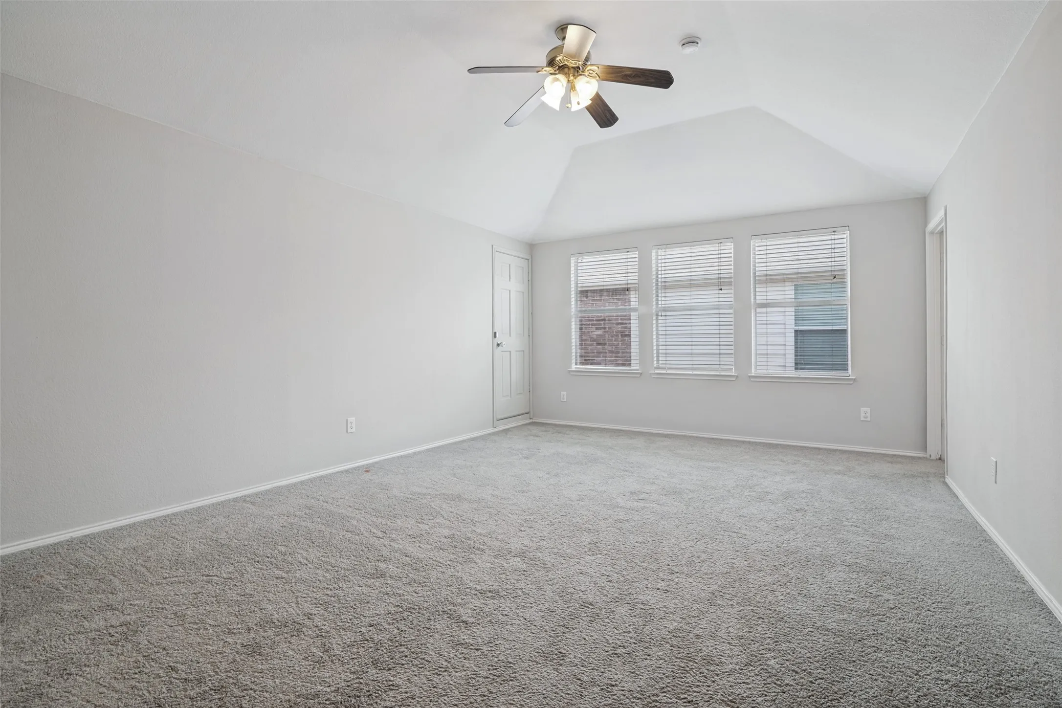Single Family Residence For Rent in Kaufman County , 1012 Valera Road, Forney, Texas 75126, 4 Bedroom, 3 Bathroom, 2 Garage spaces, 2,717 Sqft, built in 2005, mls#21369289, Real Estate Agent in Forney, Homes For Rent in Kaufman county, Homes For Rent in Forney, Realtor in Forney Texas, Real Estate Brokerage Independent Realty Texas, Luminita Cordes Realtor