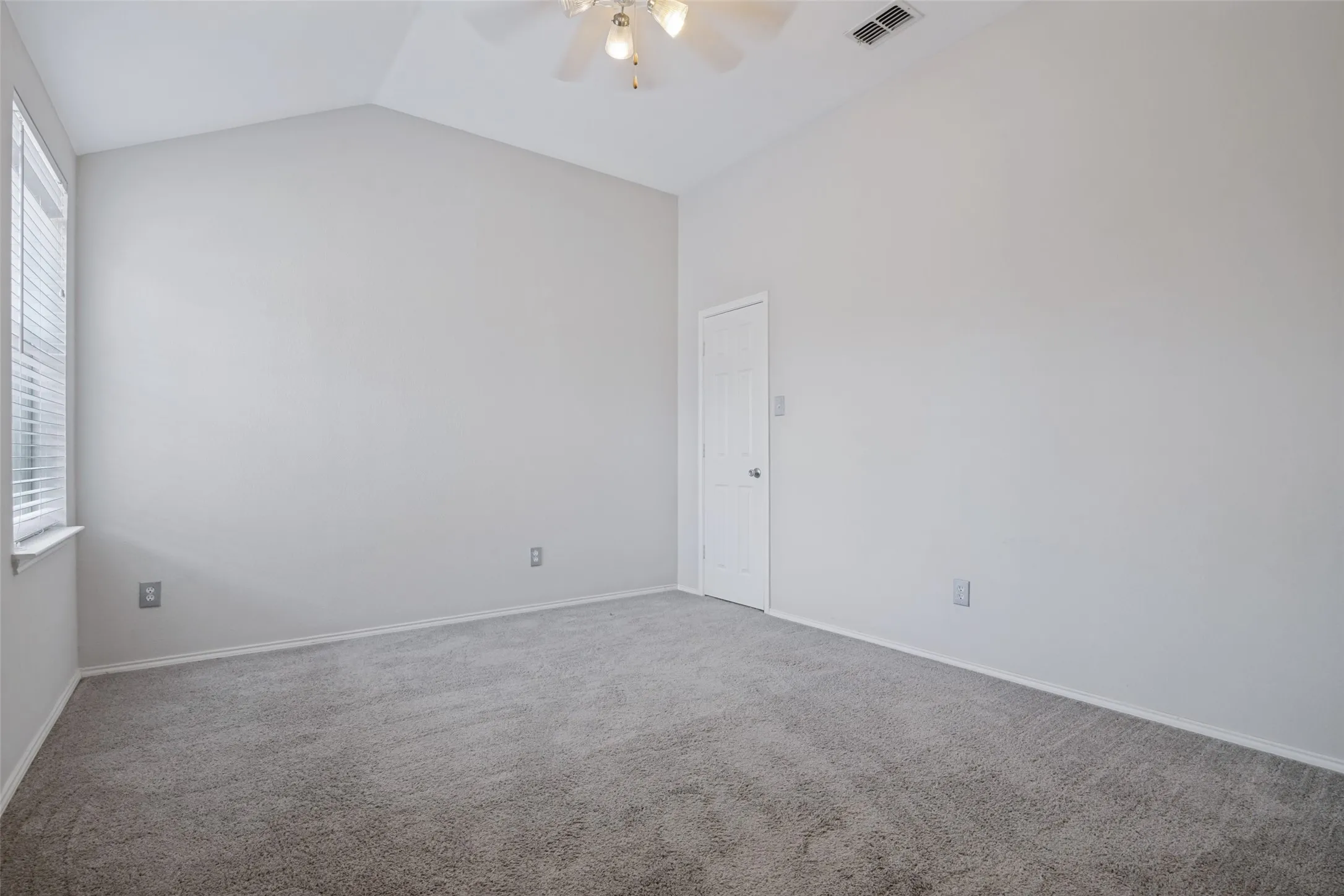 Single Family Residence For Rent in Kaufman County , 1012 Valera Road, Forney, Texas 75126, 4 Bedroom, 3 Bathroom, 2 Garage spaces, 2,717 Sqft, built in 2005, mls#21369289, Real Estate Agent in Forney, Homes For Rent in Kaufman county, Homes For Rent in Forney, Realtor in Forney Texas, Real Estate Brokerage Independent Realty Texas, Luminita Cordes Realtor
