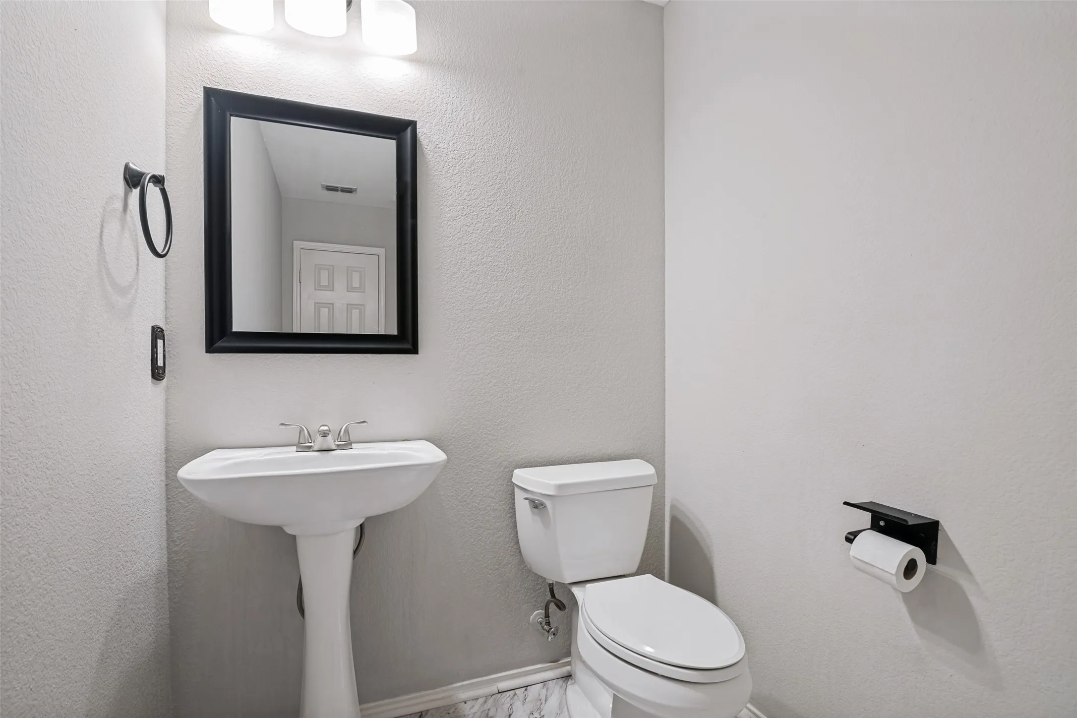 Single Family Residence For Rent in Kaufman County , 1012 Valera Road, Forney, Texas 75126, 4 Bedroom, 3 Bathroom, 2 Garage spaces, 2,717 Sqft, built in 2005, mls#21369289, Real Estate Agent in Forney, Homes For Rent in Kaufman county, Homes For Rent in Forney, Realtor in Forney Texas, Real Estate Brokerage Independent Realty Texas, Luminita Cordes Realtor
